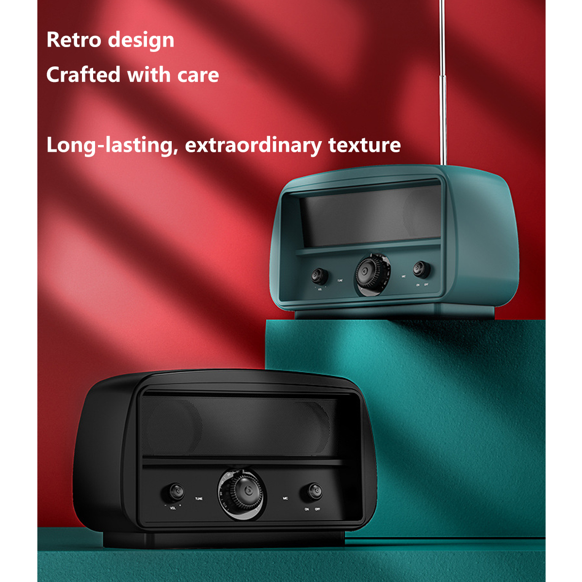 Zwei Radios im Retro-Stil, eines schwarz und eines teal. Auf rotem und dunklem Hintergrund platziert.
