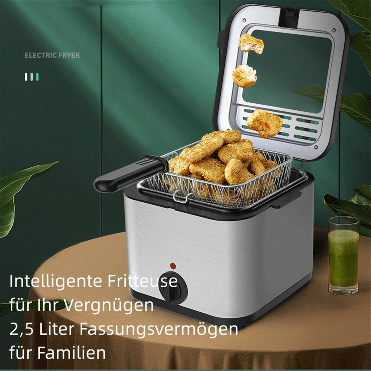 Freidora eléctrica con nuggets, sobre una mesa con texto.