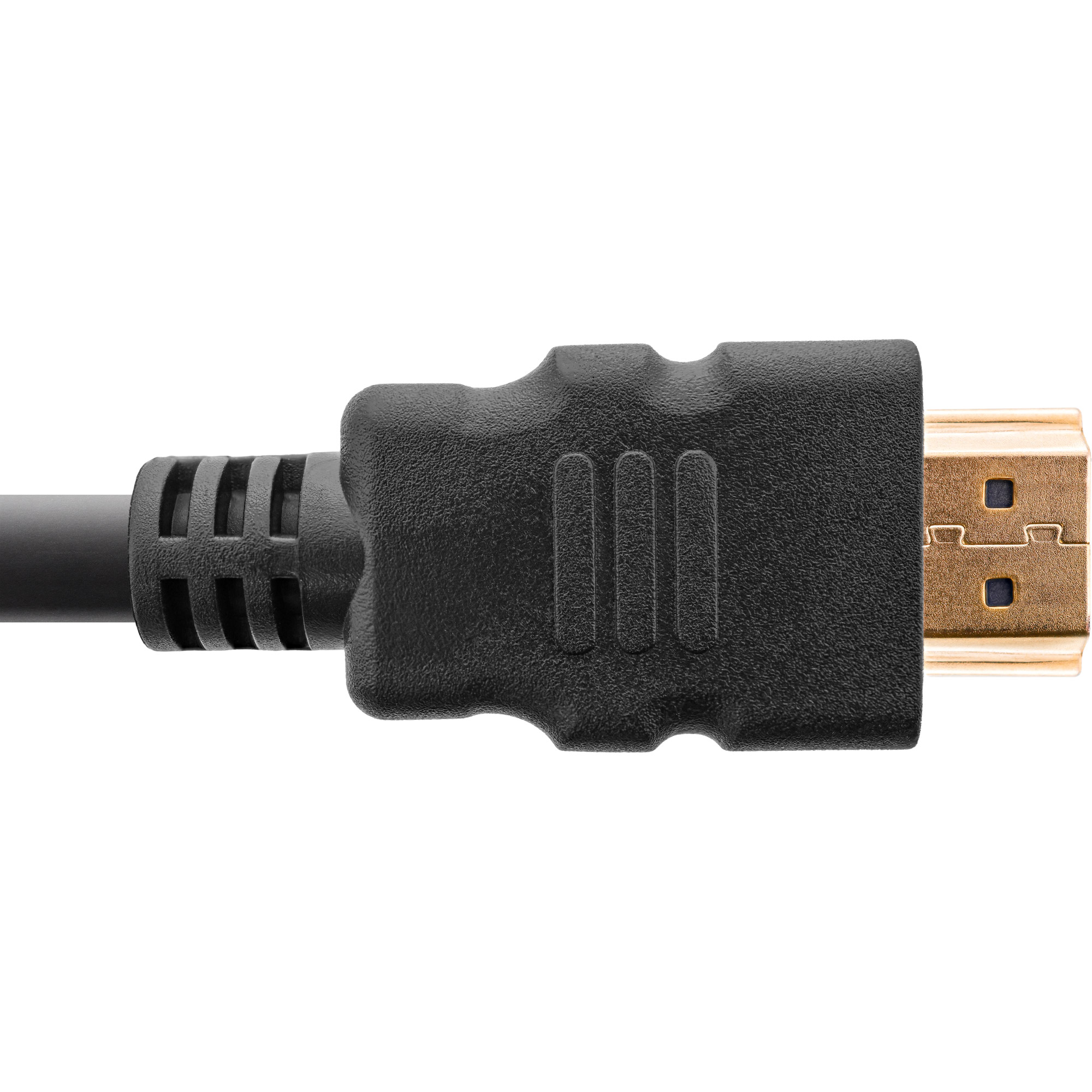 Ein schwarzes HDMI-Kabel mit goldfarbenem Stecker, Nahaufnahme vor weißem Hintergrund.