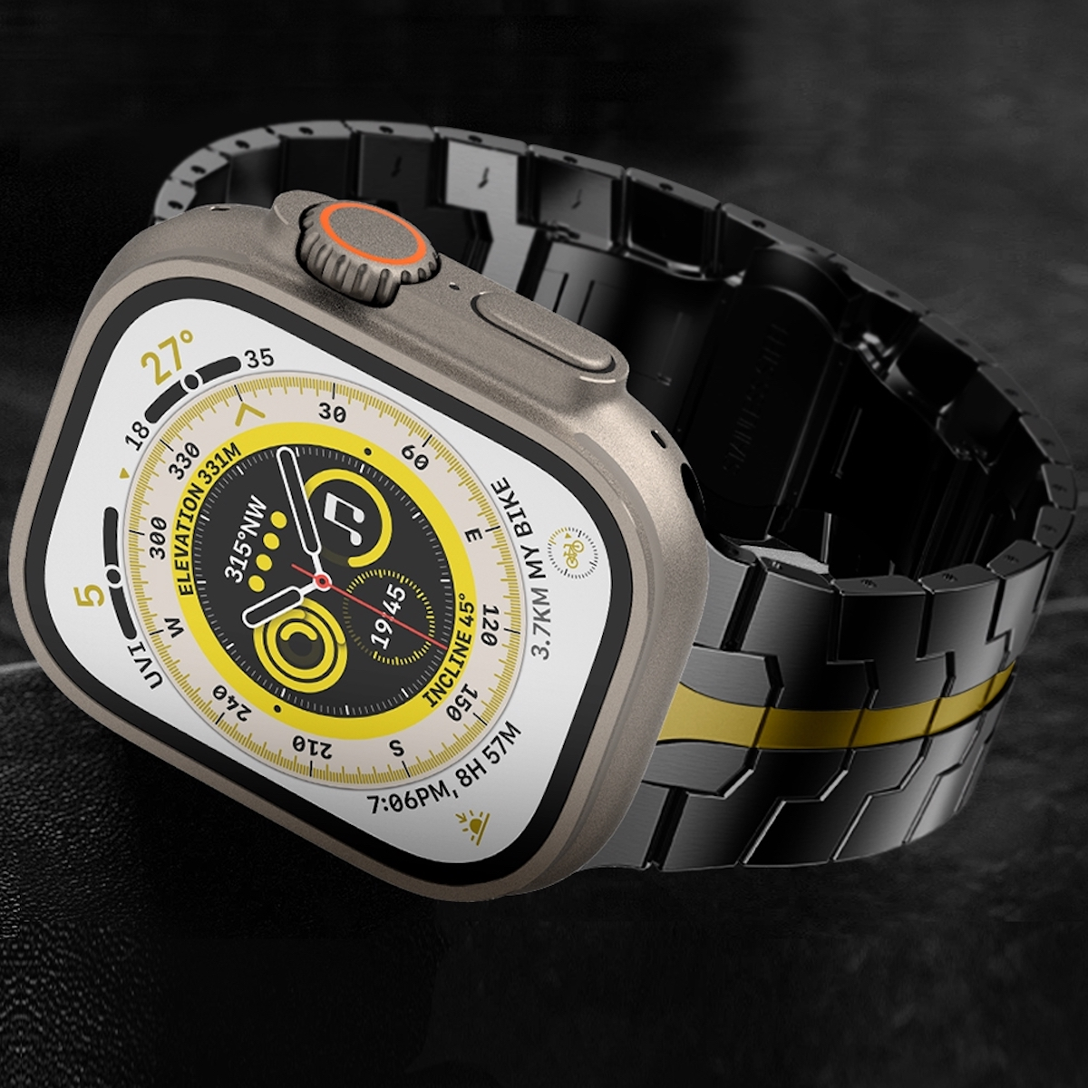 Silberne und schwarze Smartwatch mit gelben Akzenten. Schwarzer Hintergrund.