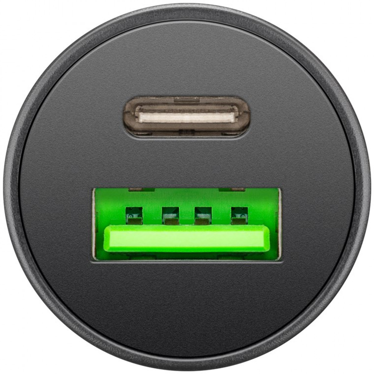 Schwarzes USB-Ladegerät mit grünem Anschluss. Schwarzer Hintergrund.