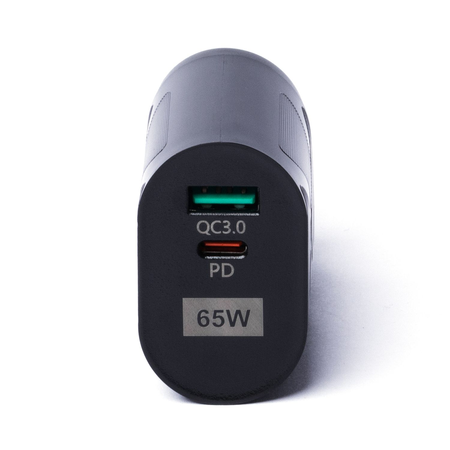 Schwarzes 65-W-USB-Ladegerät mit QC3.0- und PD-Anschlüssen auf weißem Hintergrund.