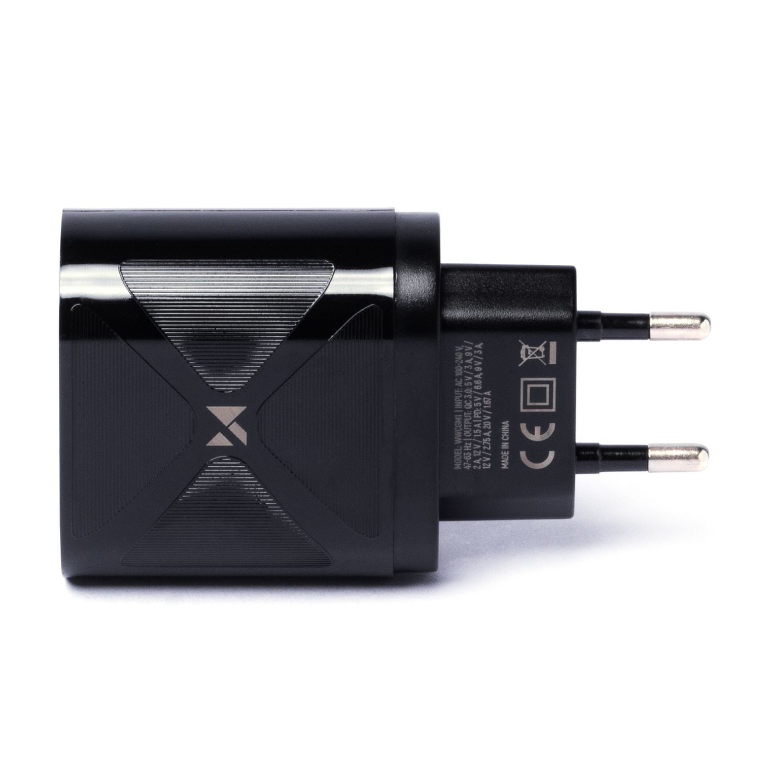 Ein schwarzes Ladegerät mit US-Stecker und Logo vor weißem Hintergrund mit englischem Text.