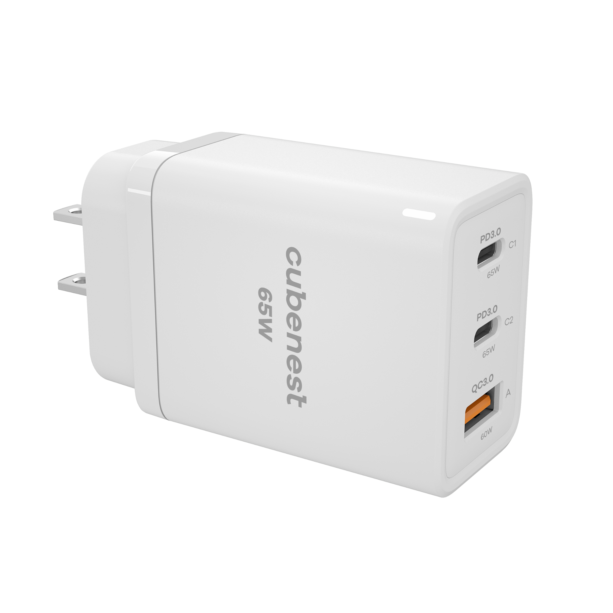 Ein weißes Ladegerät mit drei USB-Anschlüssen. Das Ladegerät ist würfelförmig.