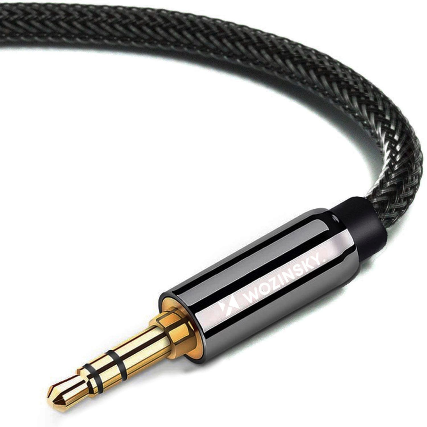 Ein schwarz-goldenes Audiokabel mit 3,5-mm-Klinke und Markennamen auf dem Stecker.