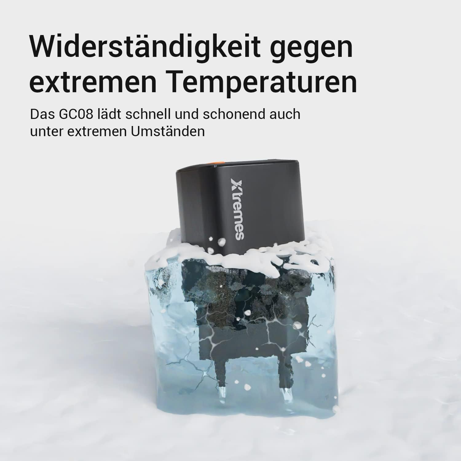 Schwarzes Xtremes Ladegerät in Eis. Text: Widerstandsfähigkeit gegen extreme Temperaturen. Das GC08 lädt schnell.