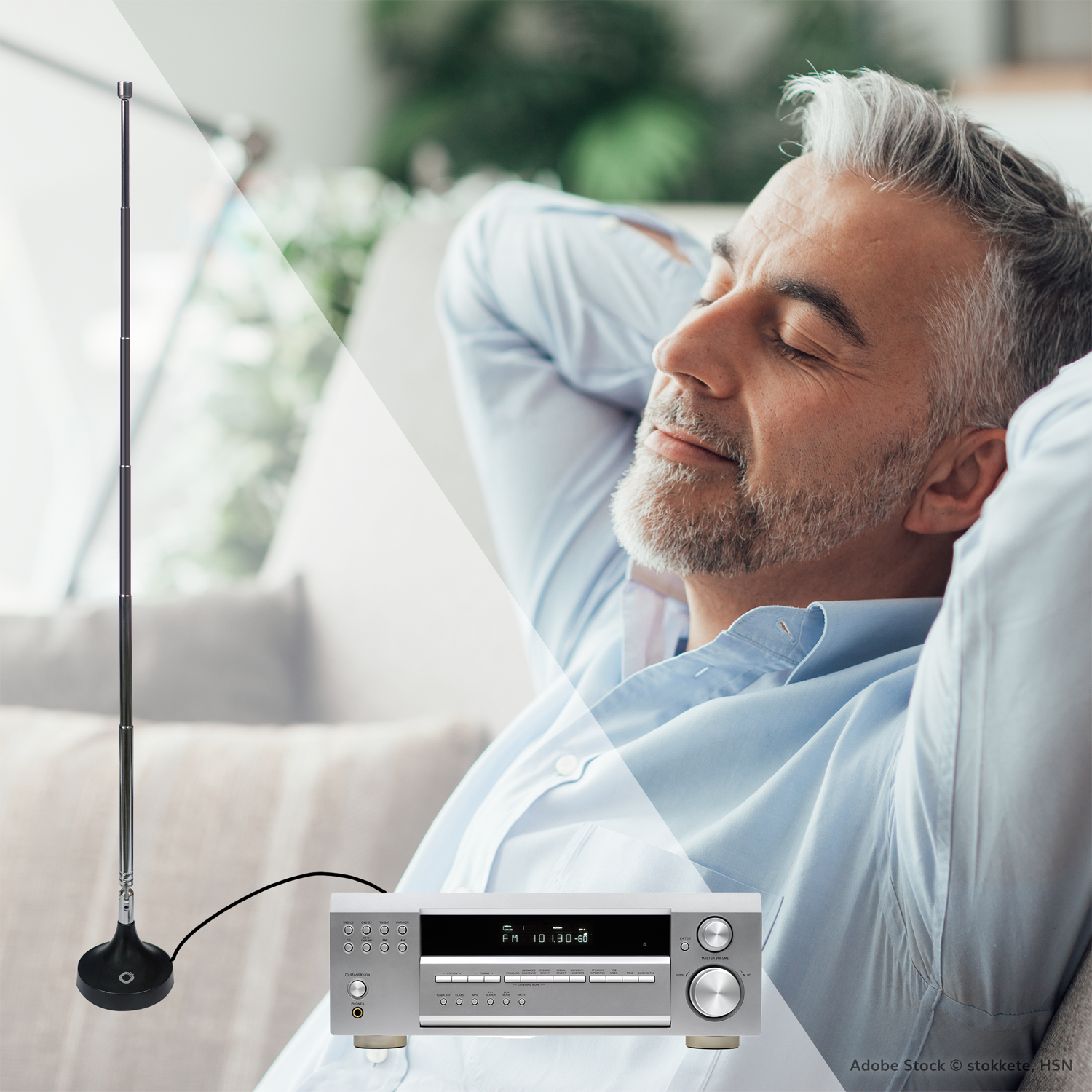 Uomo rilassato con gli occhi chiusi, di fronte a una radio e un'antenna, con una luce intensa che brilla.