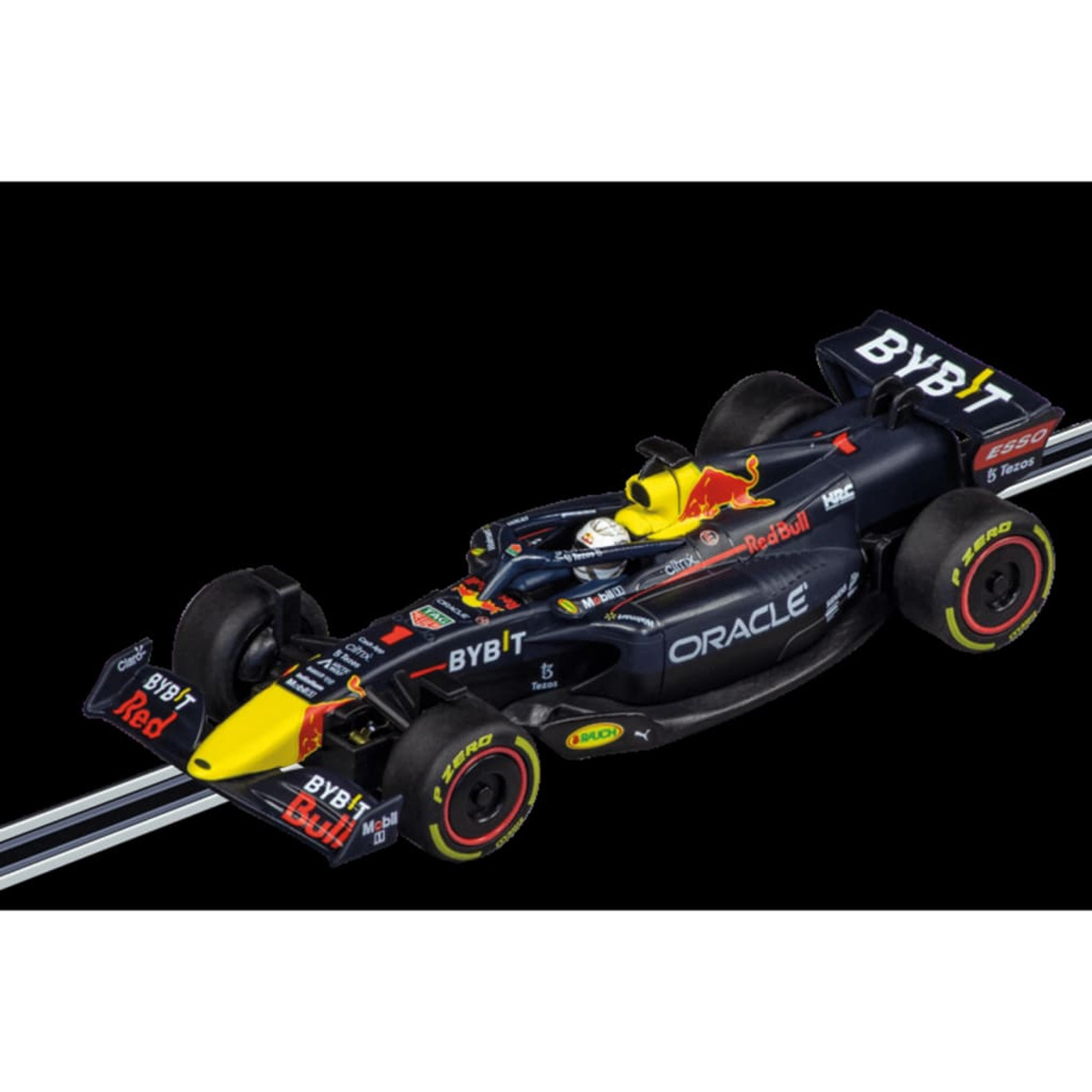 Model samochodu wyścigowego F1 na czarnym tle z białym torem. Samochód jest ciemnoniebieski z czerwonymi i żółtymi akcentami.