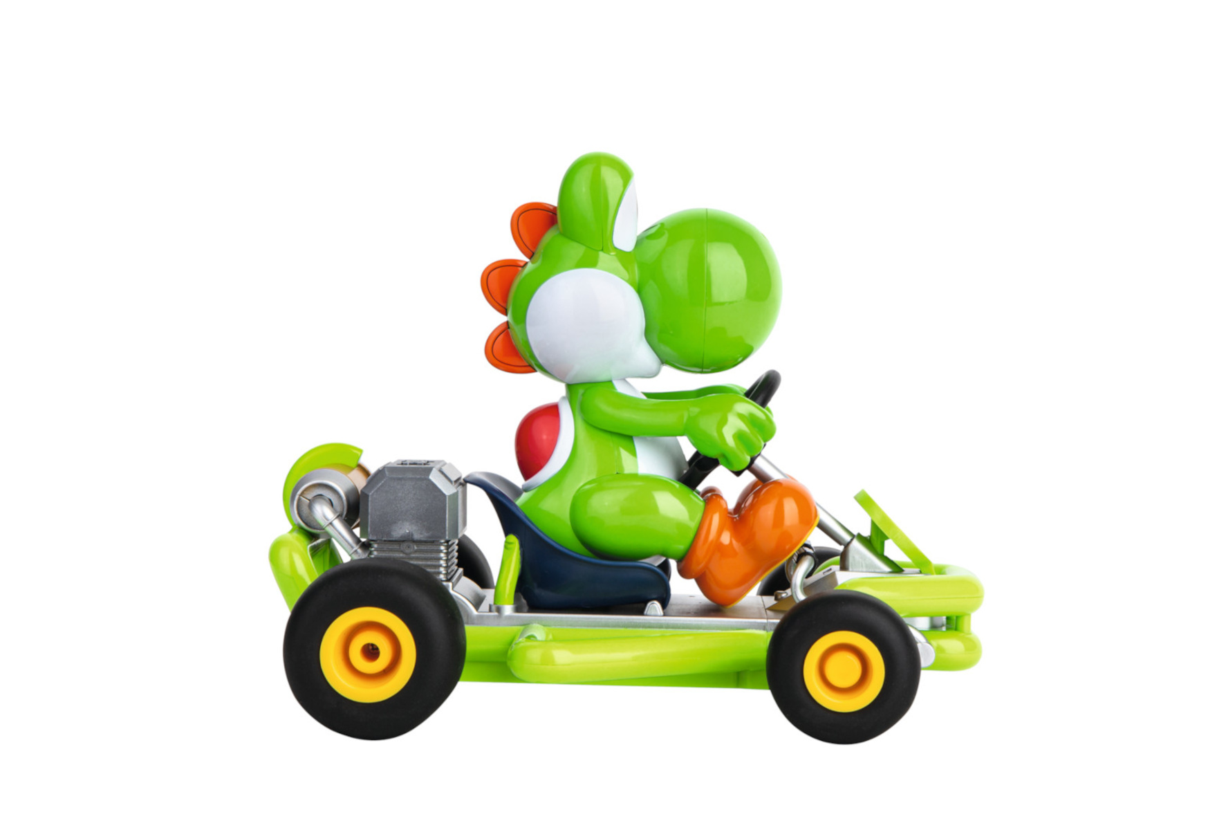 Yoshi aus Mario Kart in einem grünen Kart, weißer Hintergrund.
