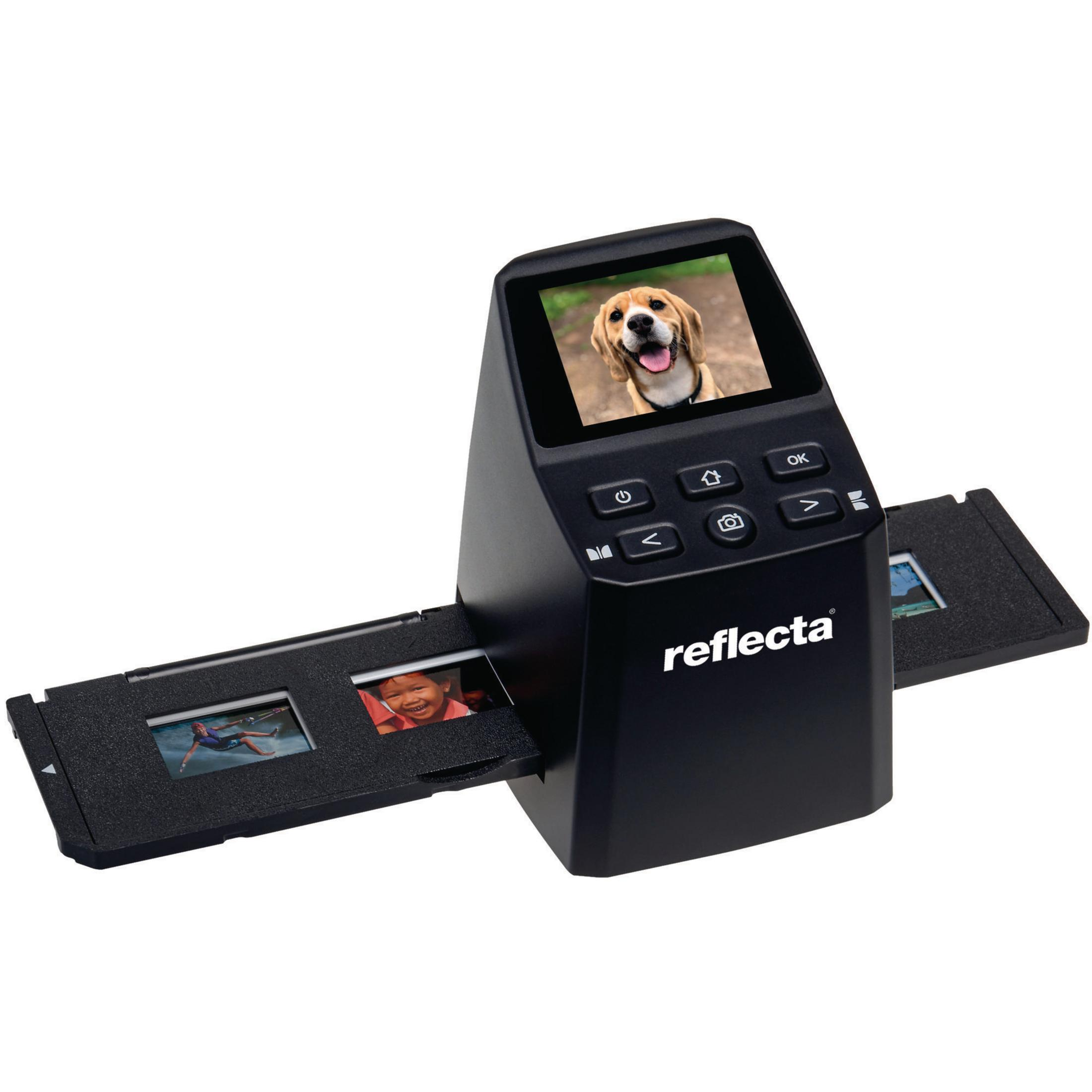 Scanner fotografico nero con schermo che mostra foto di cane. Diapositive con foto inserite. Sfondo bianco.