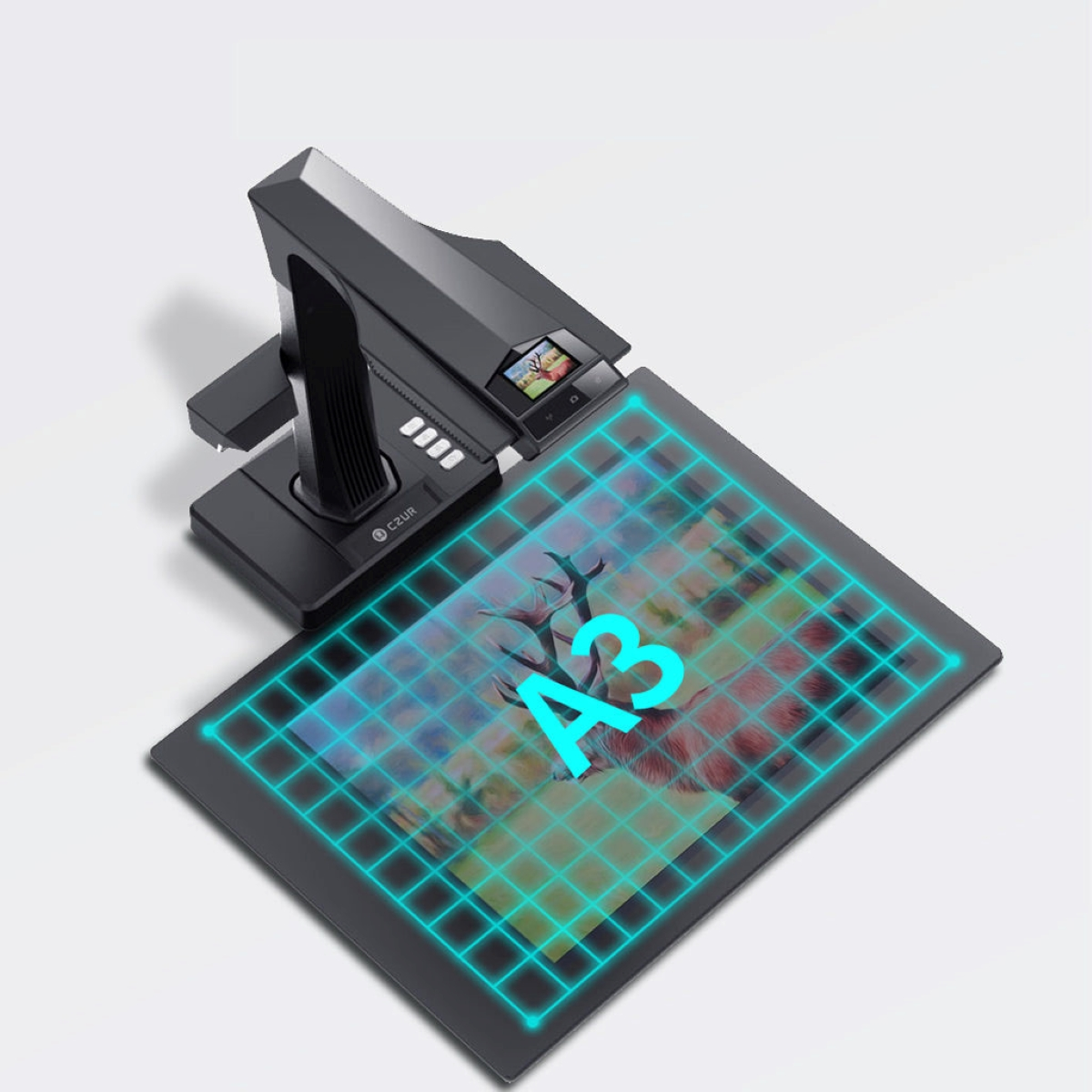 Ein Overhead-Scanner mit einem Dokument auf einem Raster, das den Text 'A3' anzeigt. Die Szene ist beleuchtet.