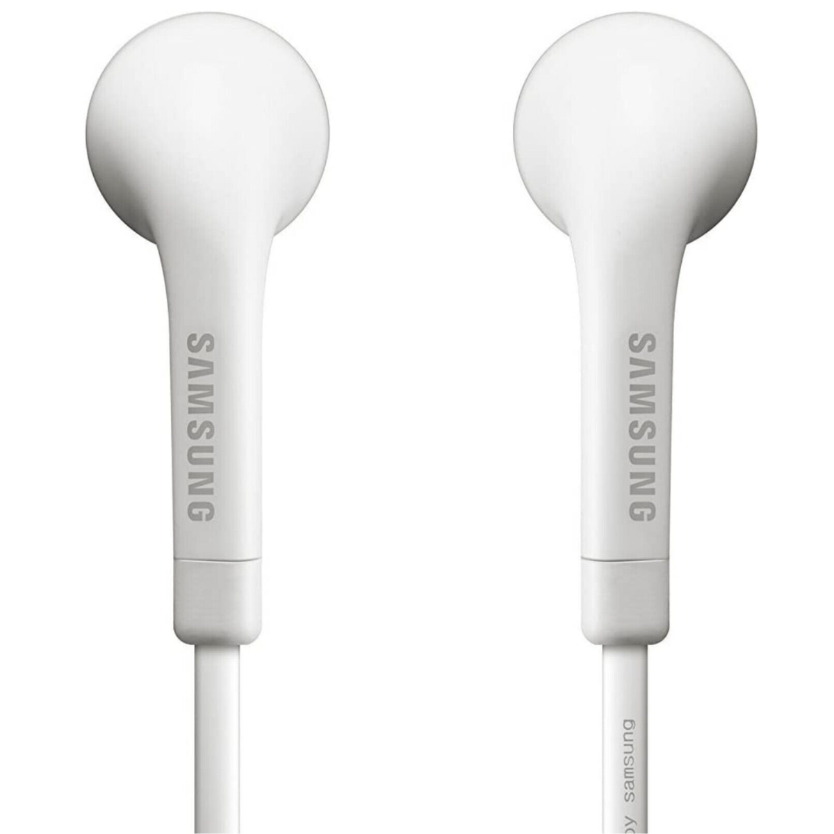 Due auricolari Samsung bianche con il marchio stampato verticalmente sullo stelo, collegati da un cavo bianco.