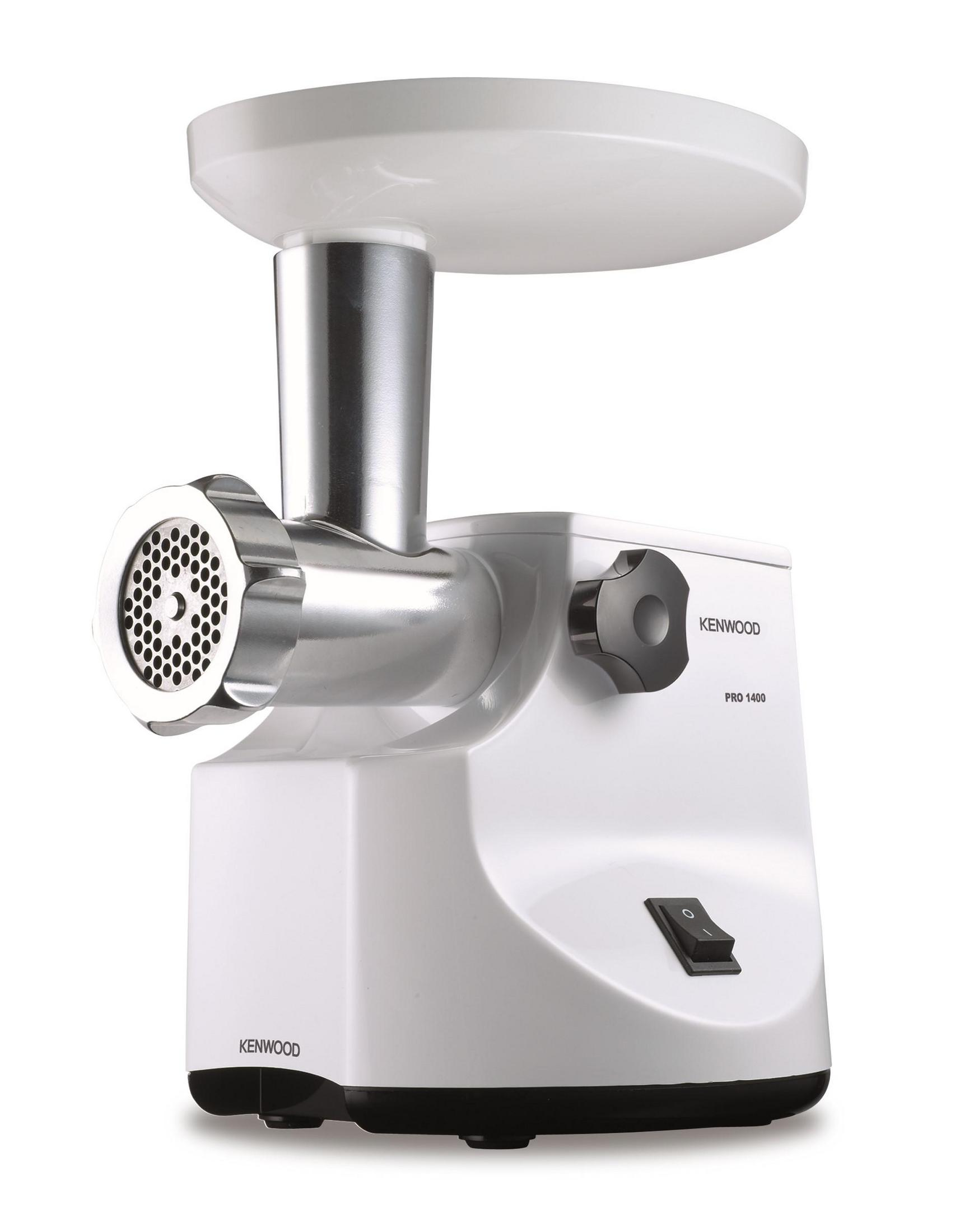 Biała i srebrna maszynka do mięsa Kenwood. Maszynka stoi na białej powierzchni, z czarną podstawą.