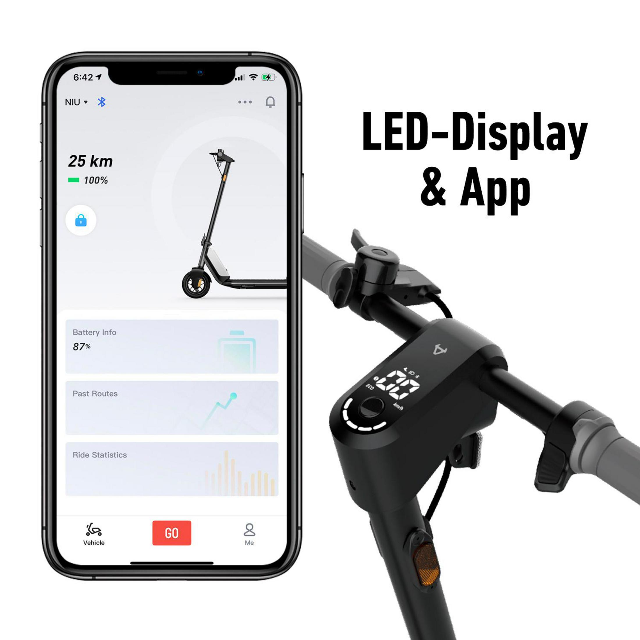 Ein Smartphone, das eine E-Scooter-App neben dem Lenker des E-Scooters mit LED-Anzeige anzeigt.