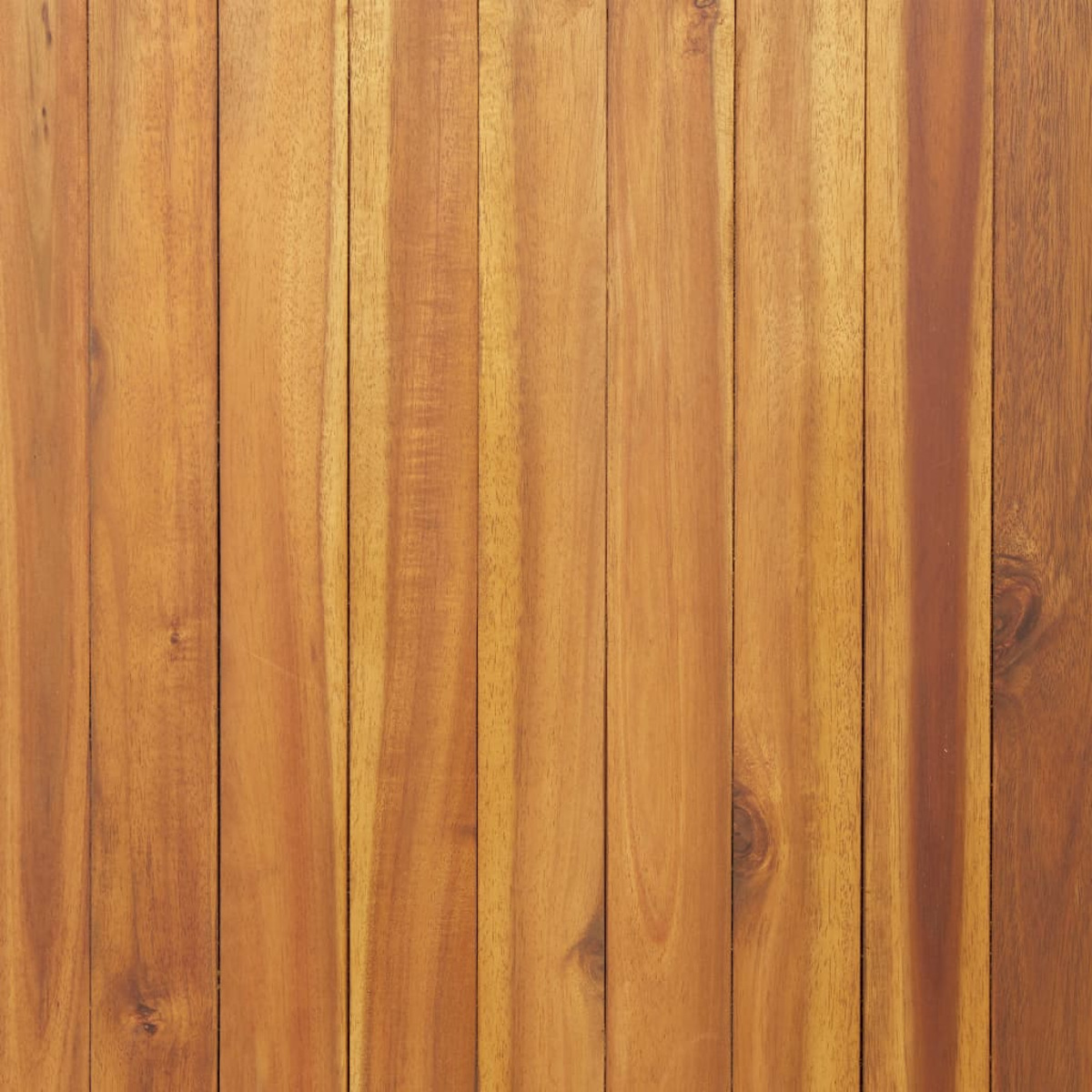 Nahaufnahme von Holzbrettern. Sie sind vertikal und haben eine warme braune Farbe.