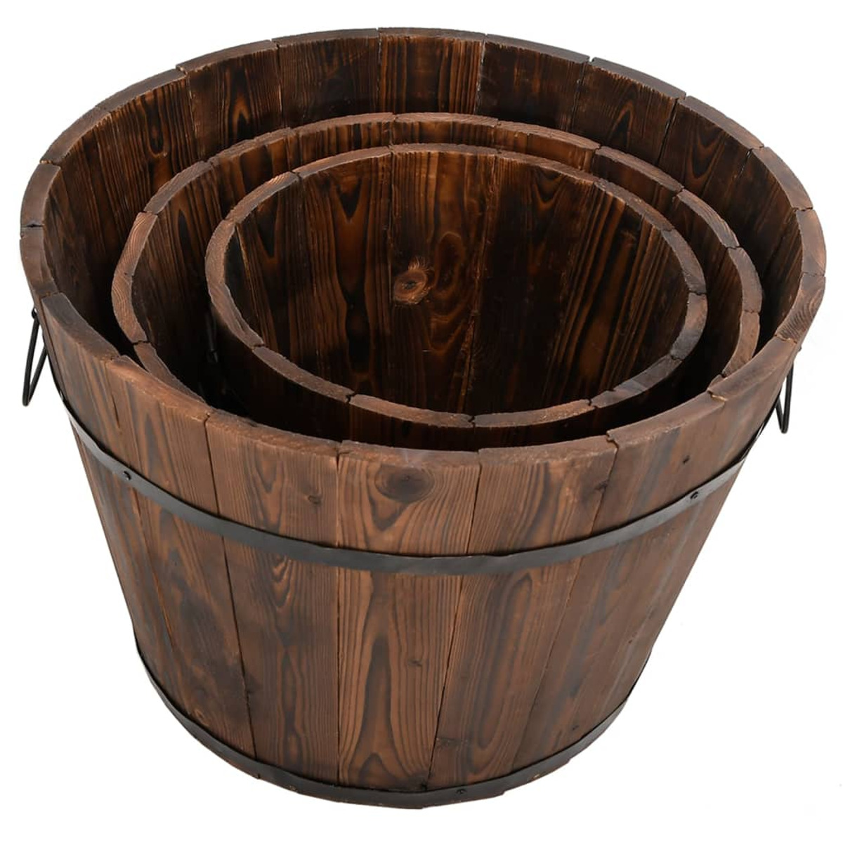 Drei Holzfässer, verschachtelt, mit dunklem Holz und Metallbändern.