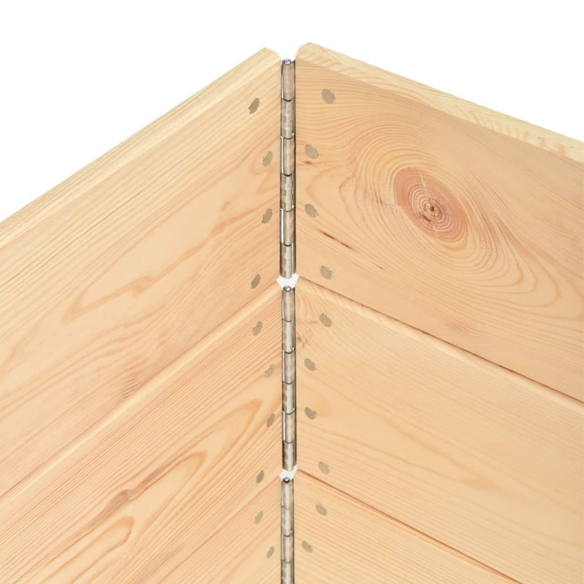Ecke einer Holzkonstruktion, zeigt Holzbretter und ein Metallscharnier. Holz ist hellbraun.