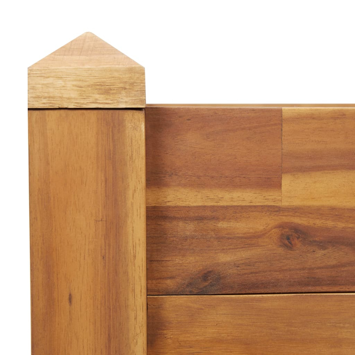 Nahaufnahme von Holz. Die Oberseite ist hell, die Unterseite dunkler. Es ist ein Zaunpfosten.