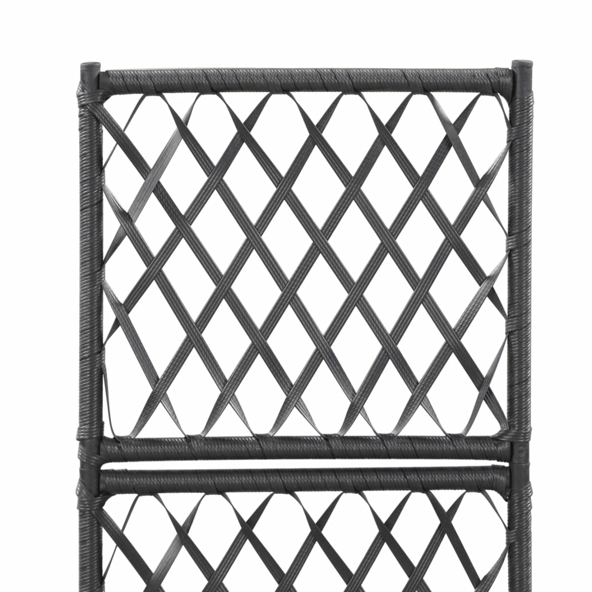Schwarzer Rattan-Gartenzaun, mit Rautenmuster, vor weißem Hintergrund.
