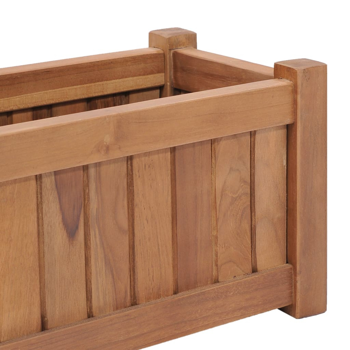 Detailansicht einer Holzblumenkasten. Braunes Holz, vertikale Bretter, Eckpfosten.
