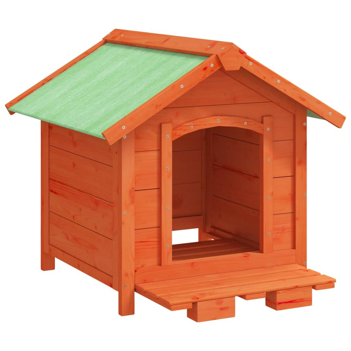 Hölzernes Hundehäuschen mit orangefarbenen Wänden, grünem Dach und kleiner Veranda. Isoliert auf weißem Grund.