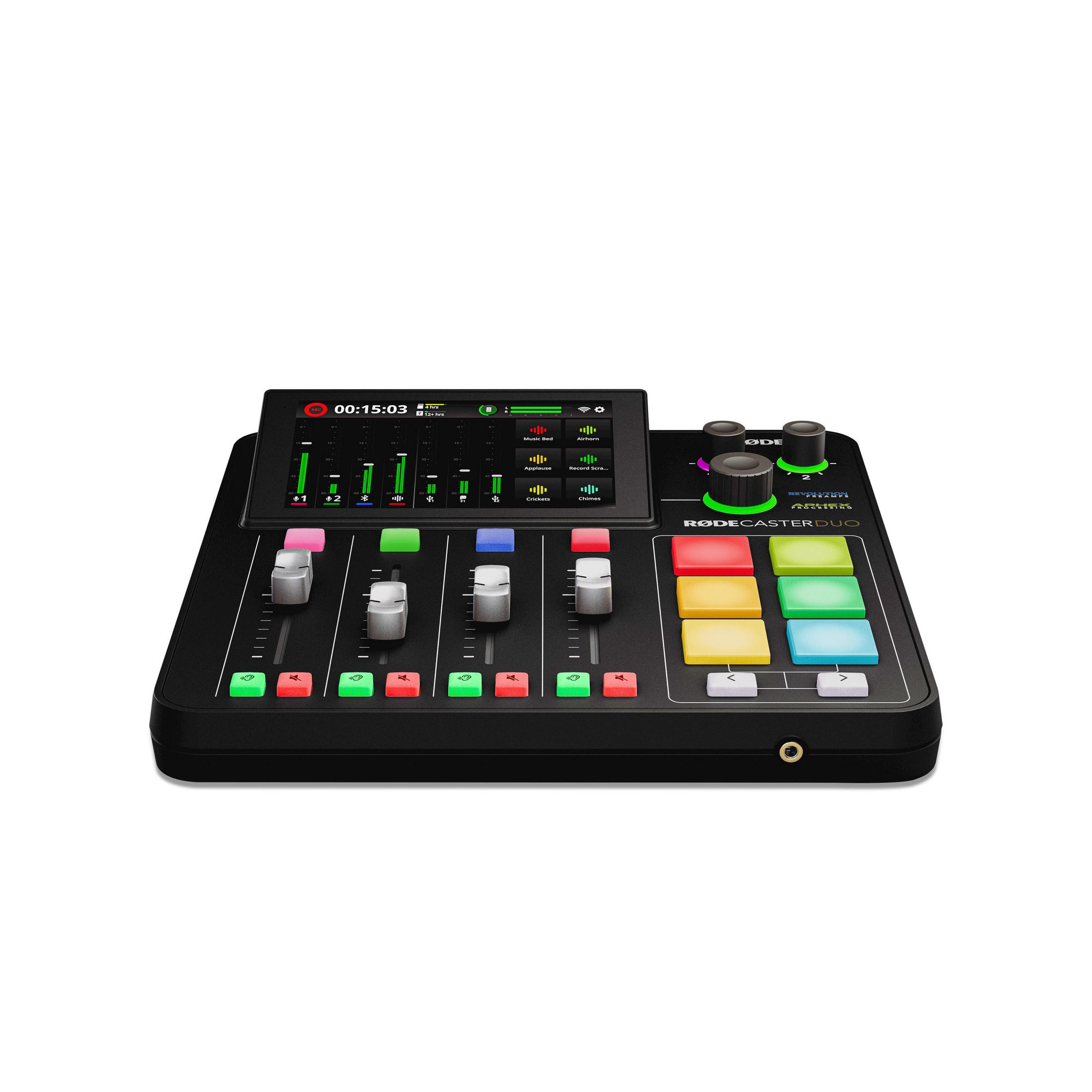 Mixer audio nero con schermo, fader multipli, pulsanti e jack per cuffie.