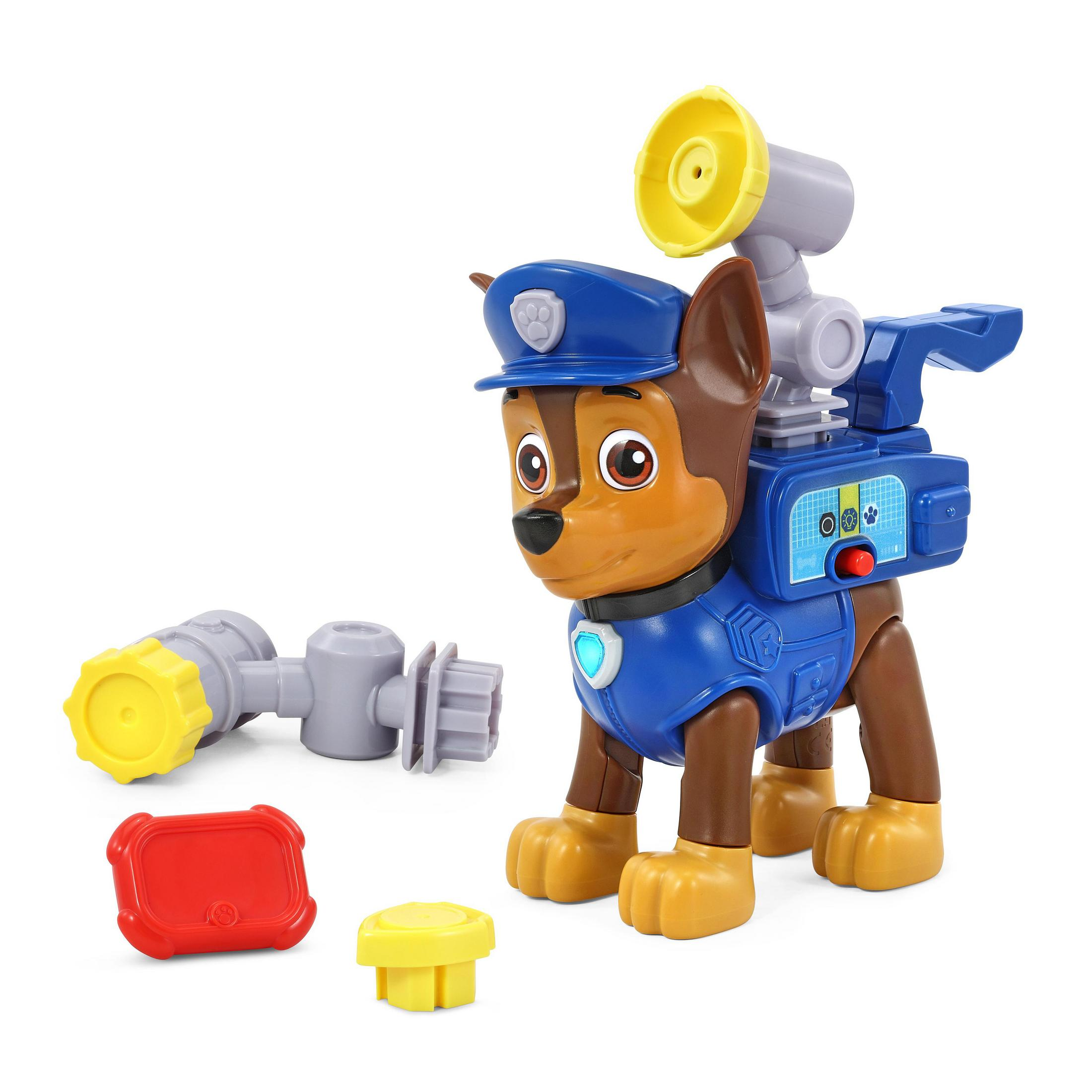 Chase Spielfigur mit Zubehör. Es ist ein braunes und blaues Polizeihundespielzeug mit mehreren Teilen.