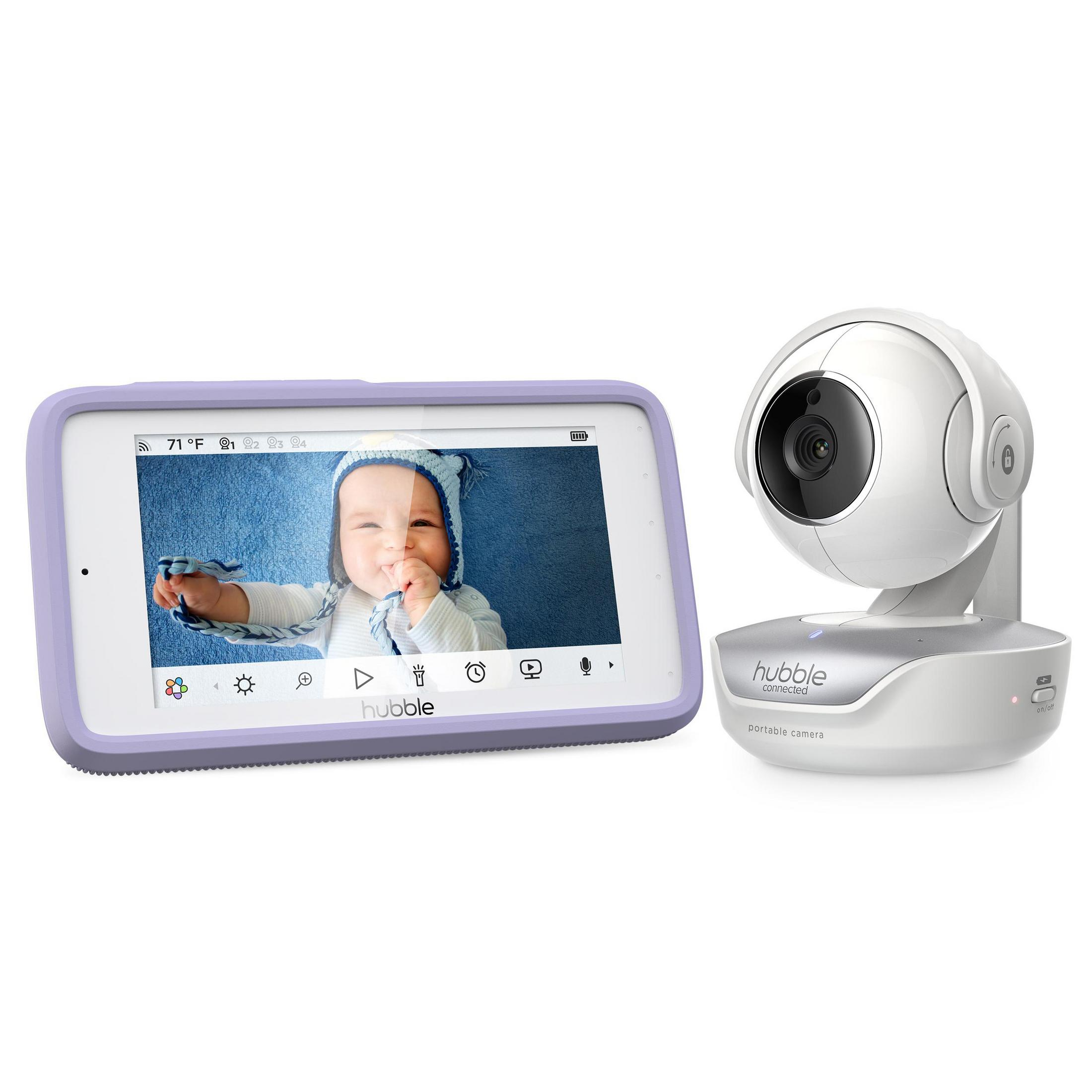Babyphone-Bildschirm, der ein Baby zeigt. Eine Kamera steht daneben. Beide sind weiß und lavendelfarben.