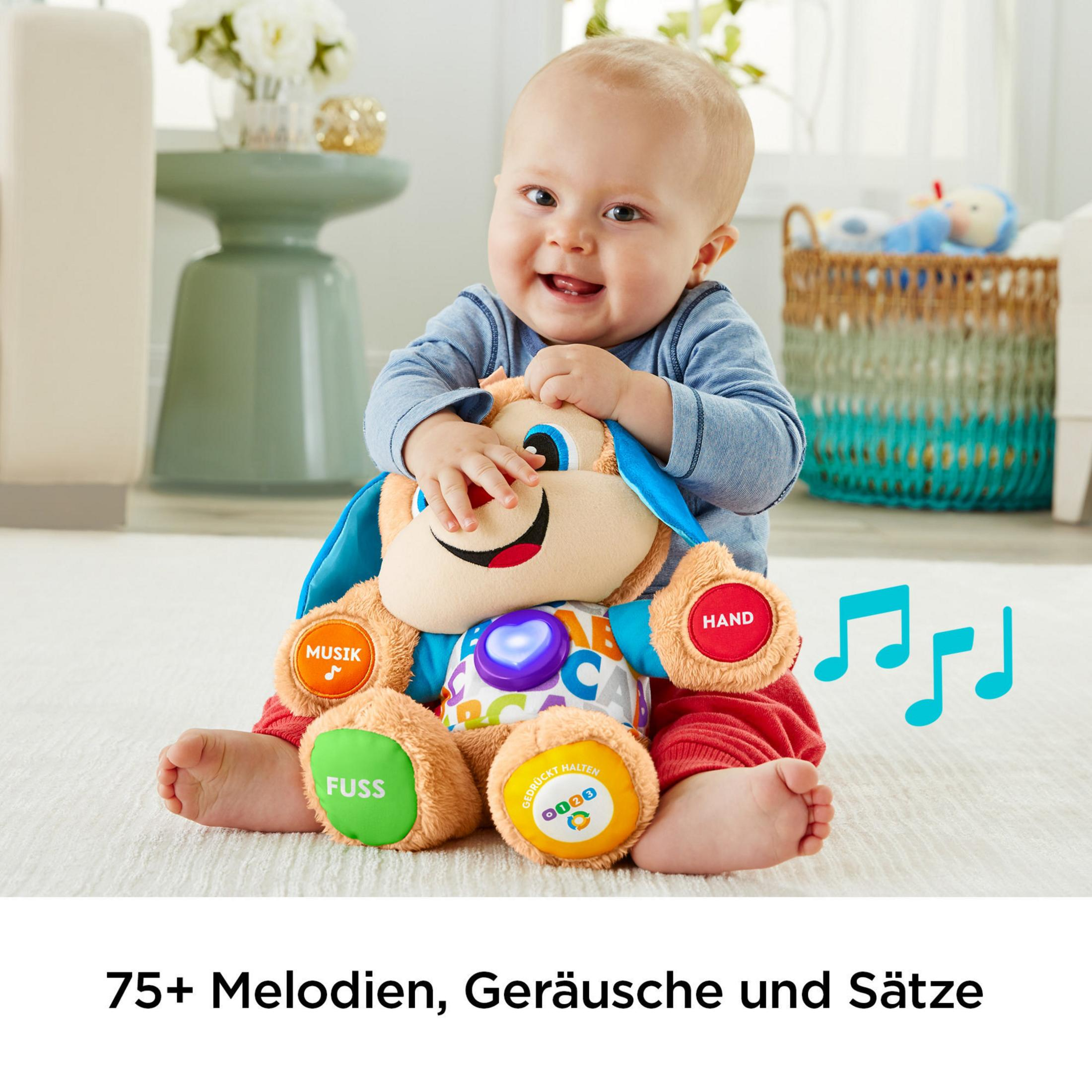 Lächeln Baby mit Plüschtier-Hund mit Noten.