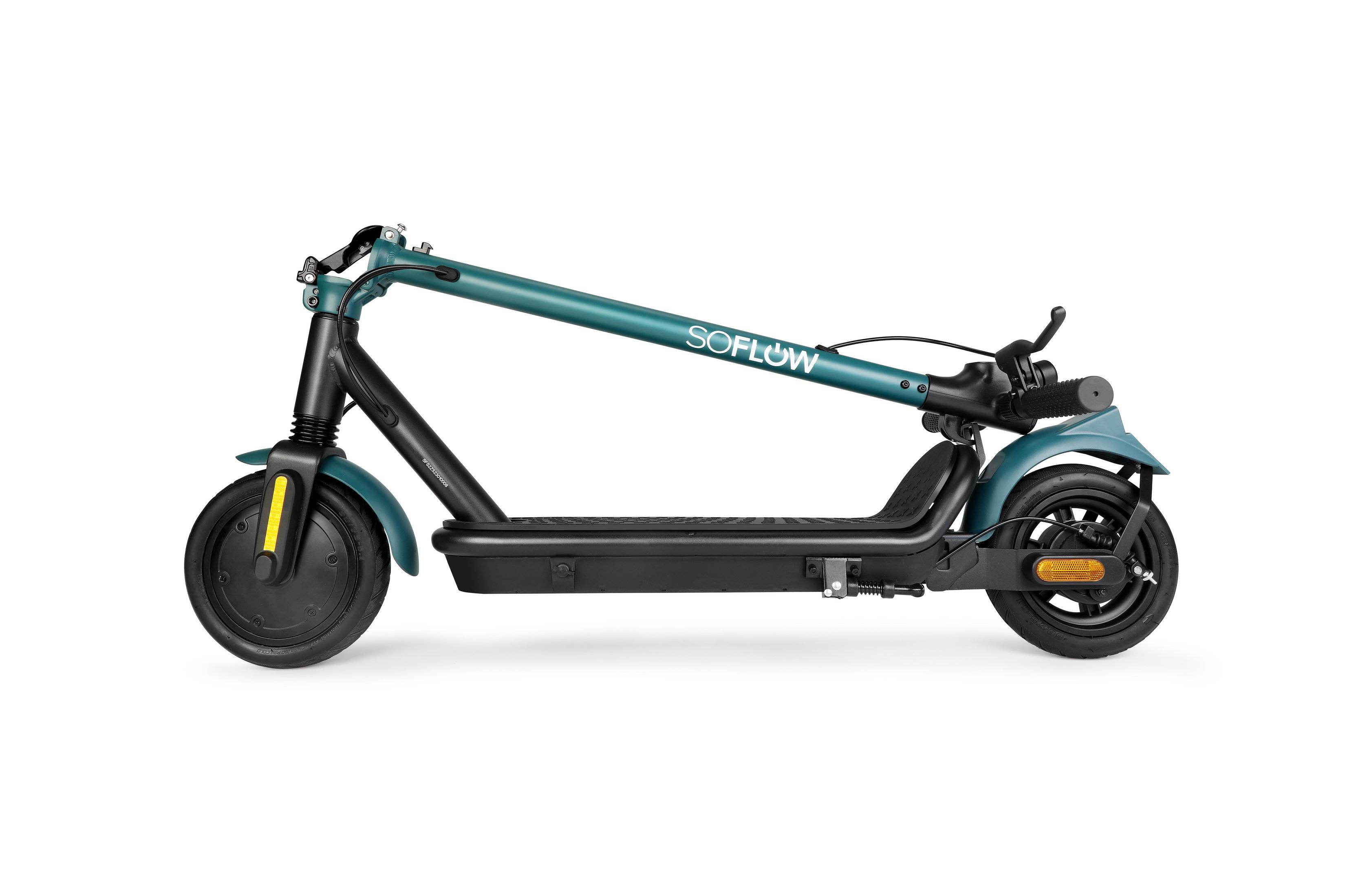 Un monopattino elettrico SOFLOW verde acqua e nero, visto di profilo su sfondo bianco.