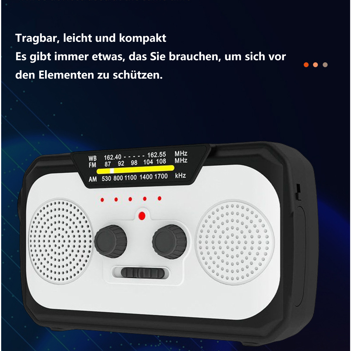 Schwarz-weißes Radio mit Frequenzanzeige. Dunkler Hintergrund.