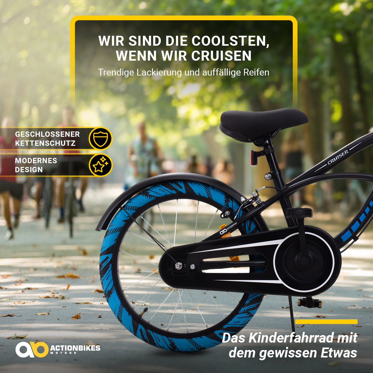 Schwarz-blaues Fahrrad mit deutschem Text. Personen sind im Hintergrund.