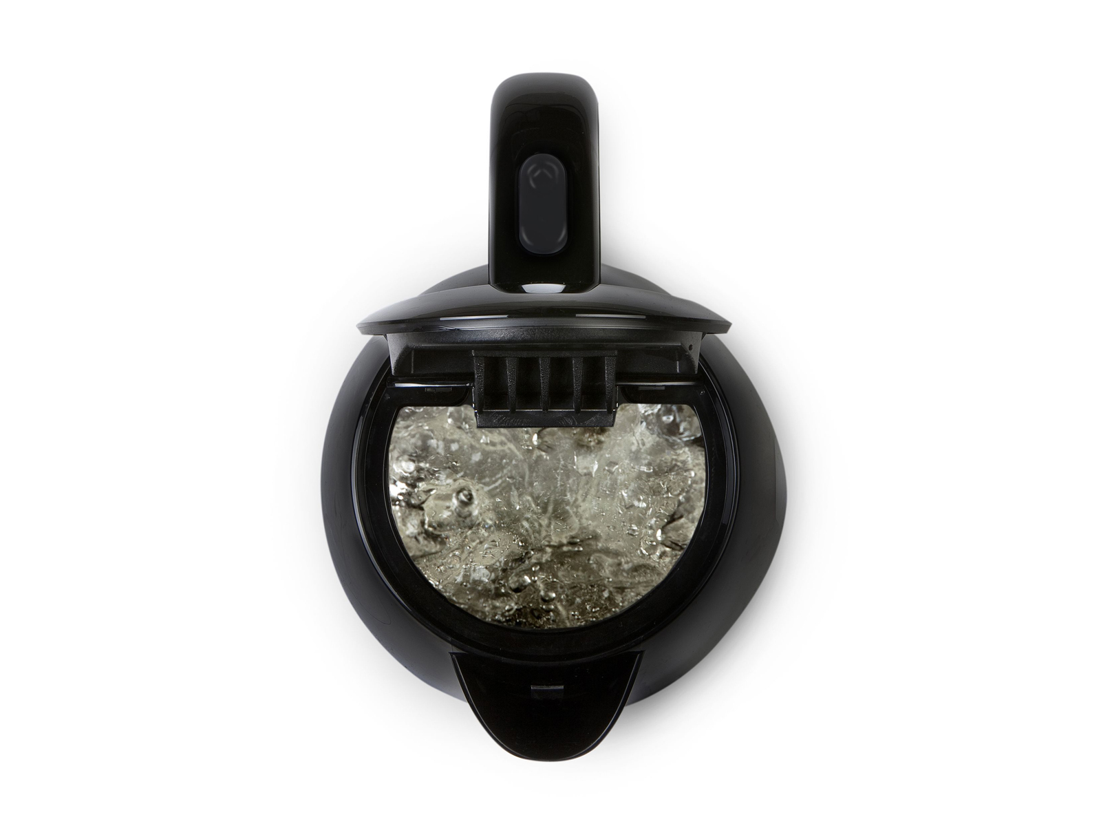 Schwarzer Wasserkocher, Draufsicht, kochendes Wasser sichtbar. Deckel offen. Weißer Hintergrund.