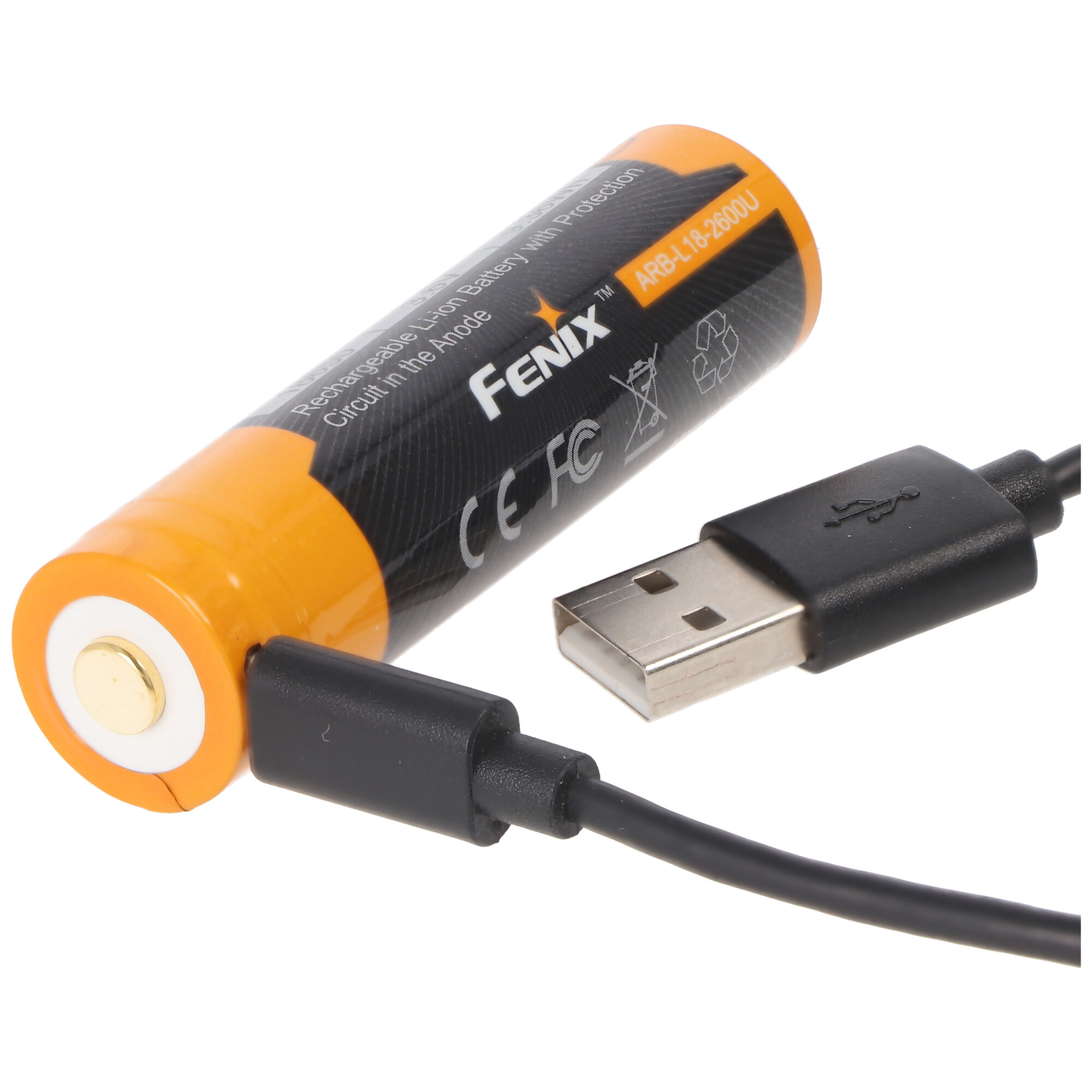 Une batterie rechargeable orange avec un câble de charge noir et un port USB, sur une surface blanche.