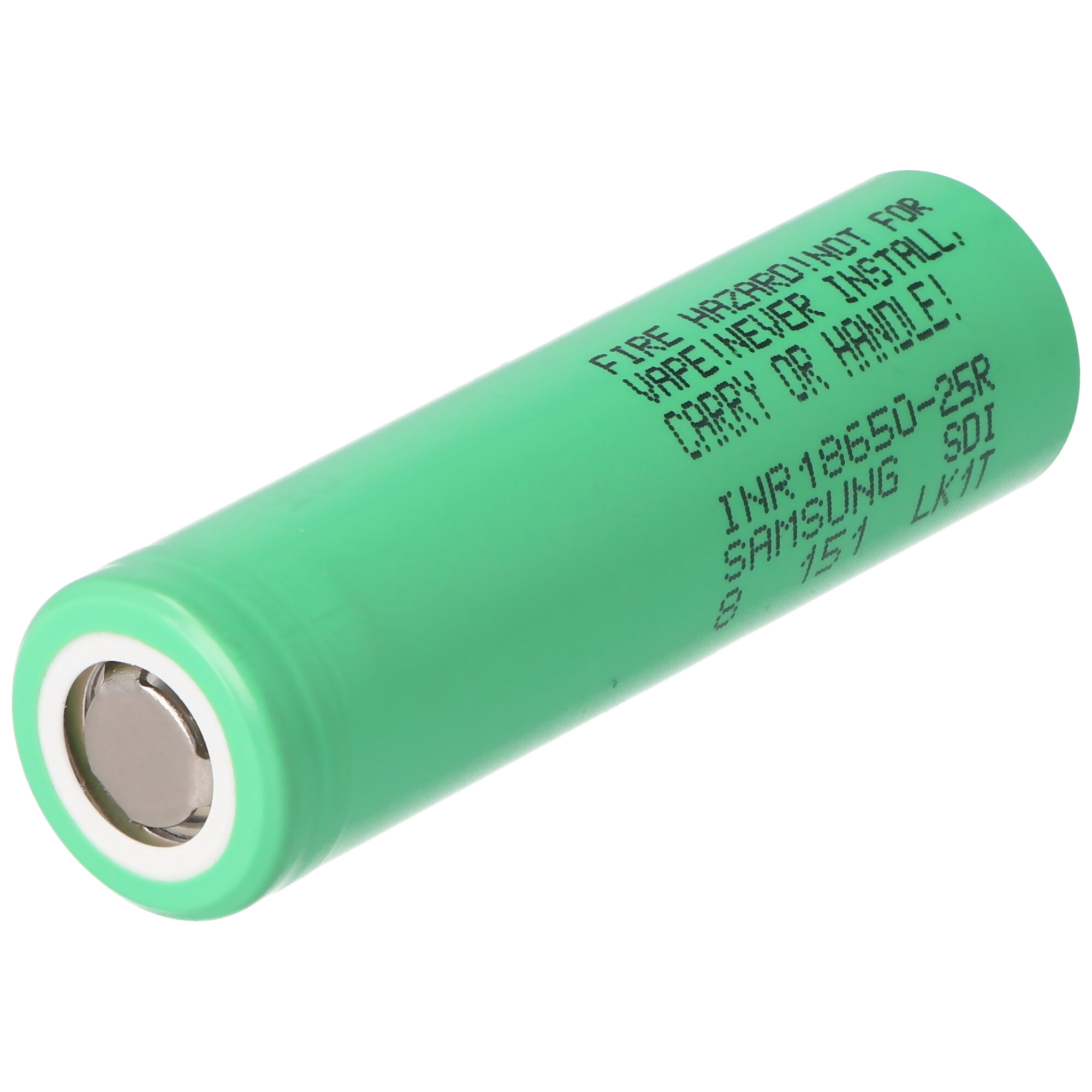 Grüne zylindrische Batterie mit weißem Text und silbernem Deckel. Text warnt vor Brandgefahr.