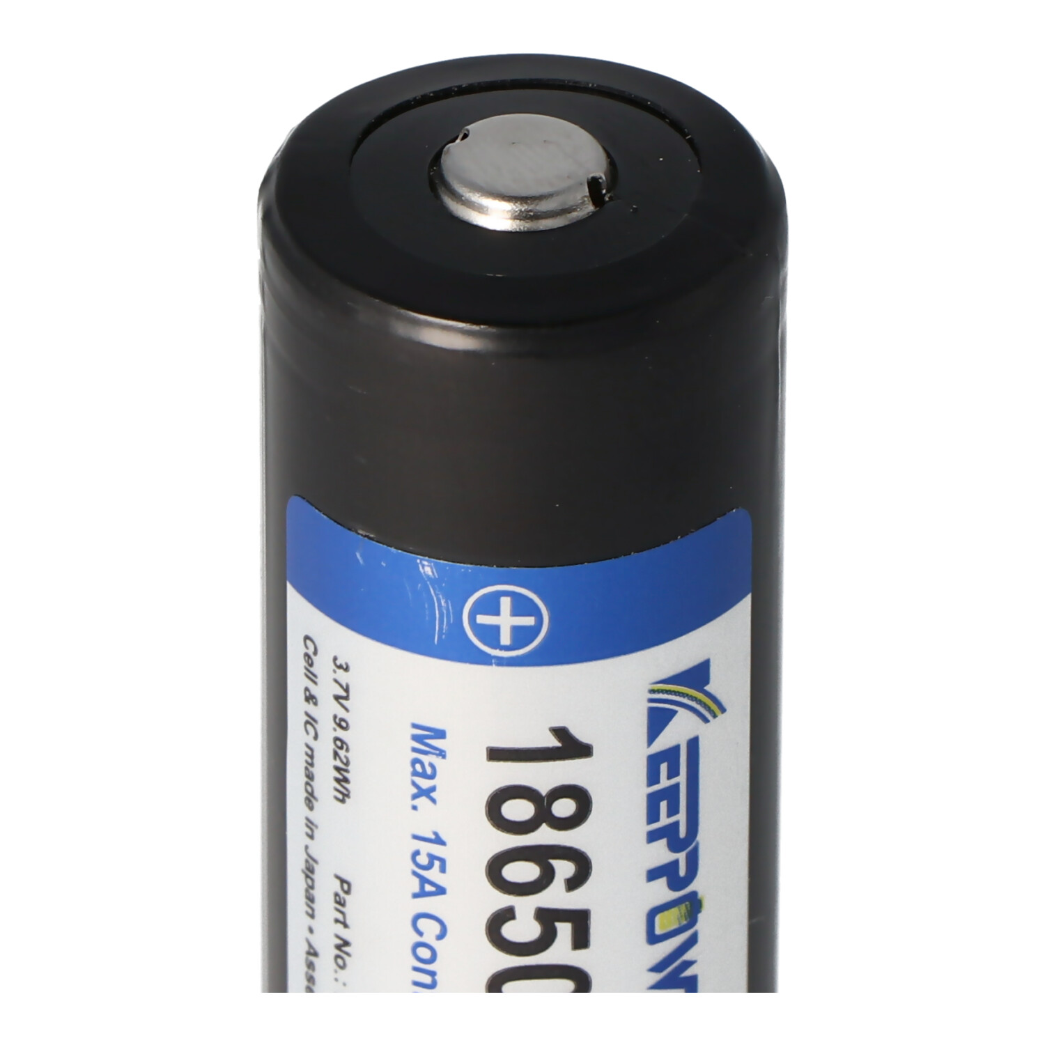 Zwarte 18650-batterij met wit en blauw etiket, positieve kant zichtbaar.