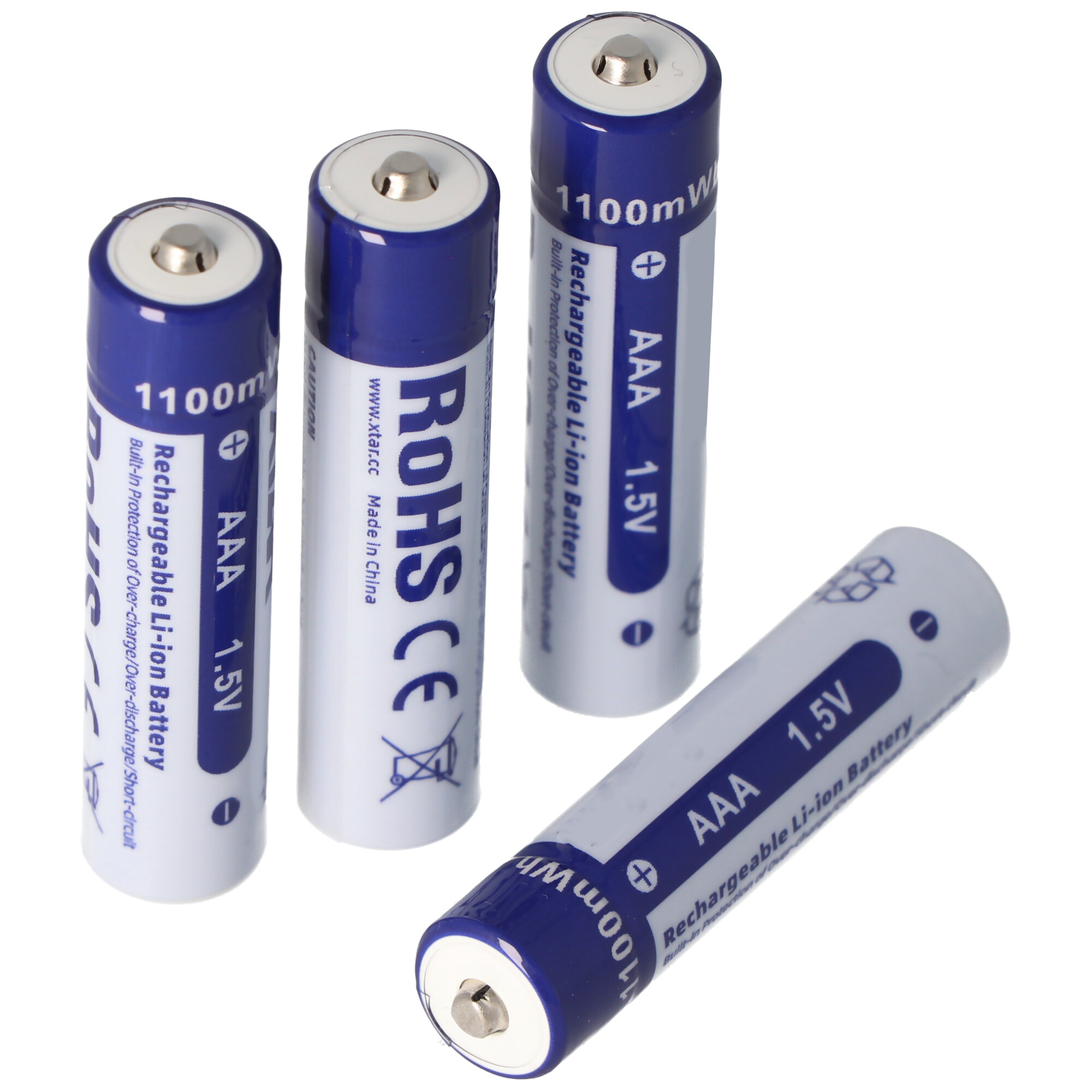 Vier blauw-witte AAA oplaadbare batterijen met een plus- en minteken.