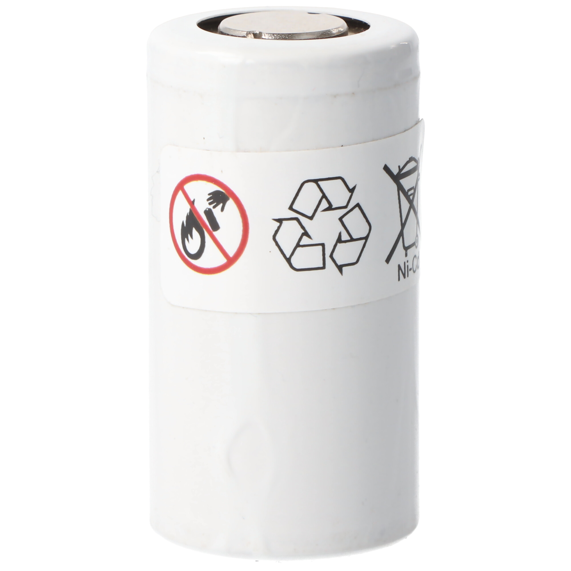 Witte batterij met een waarschuwingslabel en recyclingsymbolen. De batterij staat tegen een witte achtergrond.