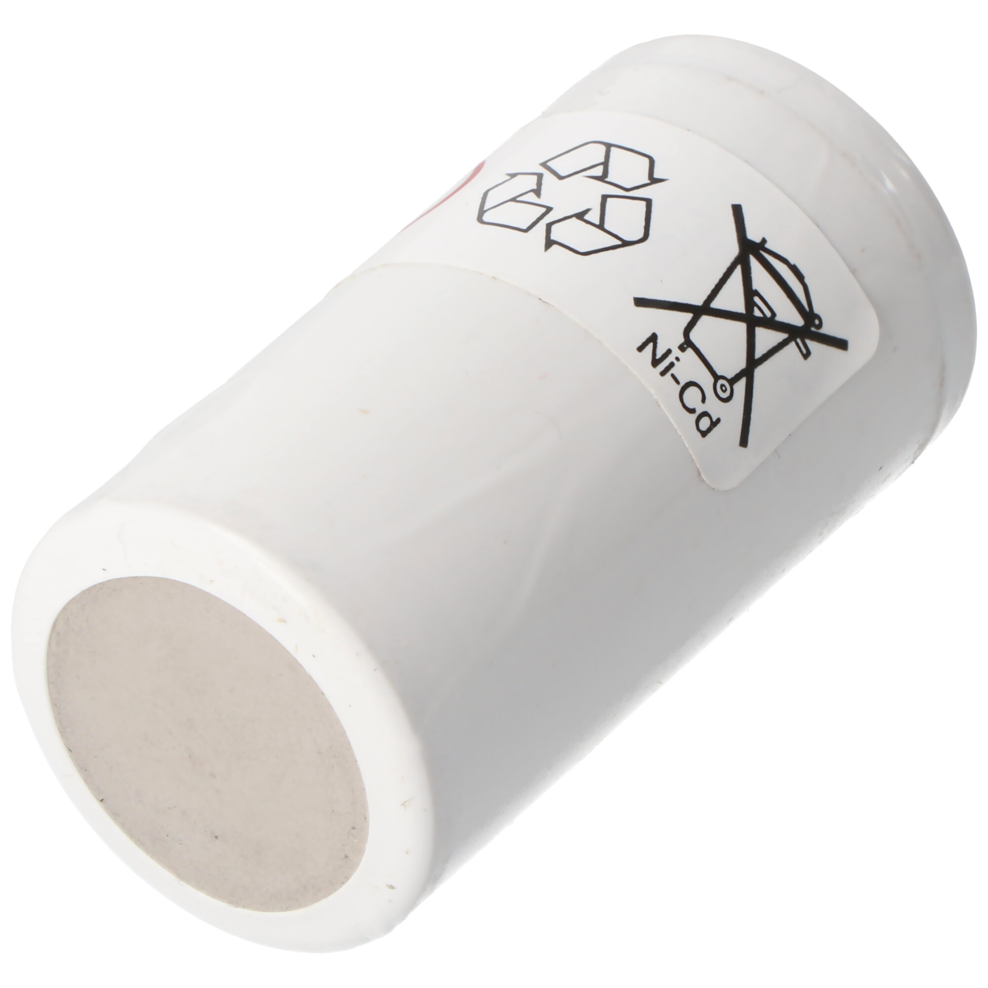 Witte cilindrische Ni-Cd-batterij met recycling- en verboden-verwijderen-symbolen. Witte achtergrond.