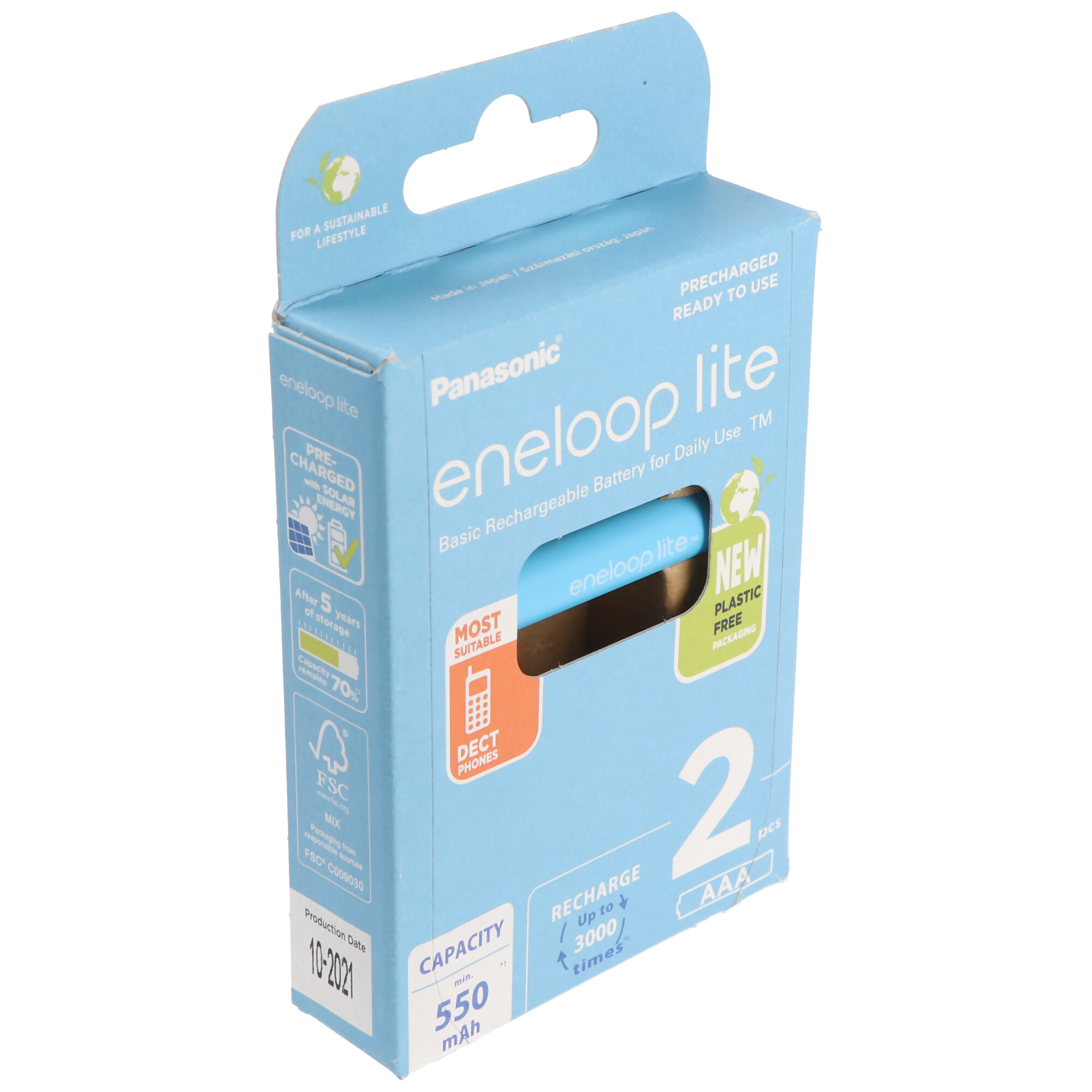 Blaue und weiße Panasonic eneloop lite Batterieverpackung mit Batterieinformationen und Recycling-Label.