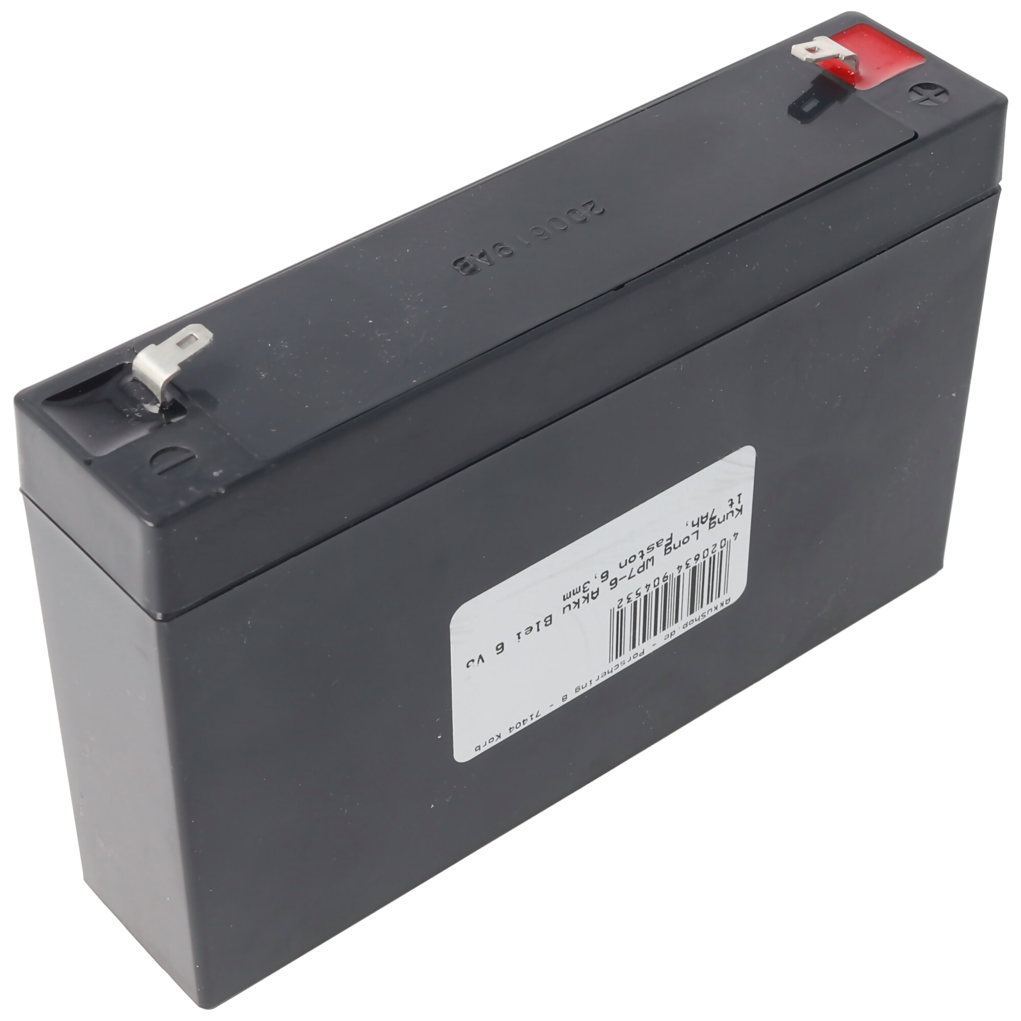 Eine schwarze rechteckige Batterie mit einem weißen Etikett, auf dem Text steht.