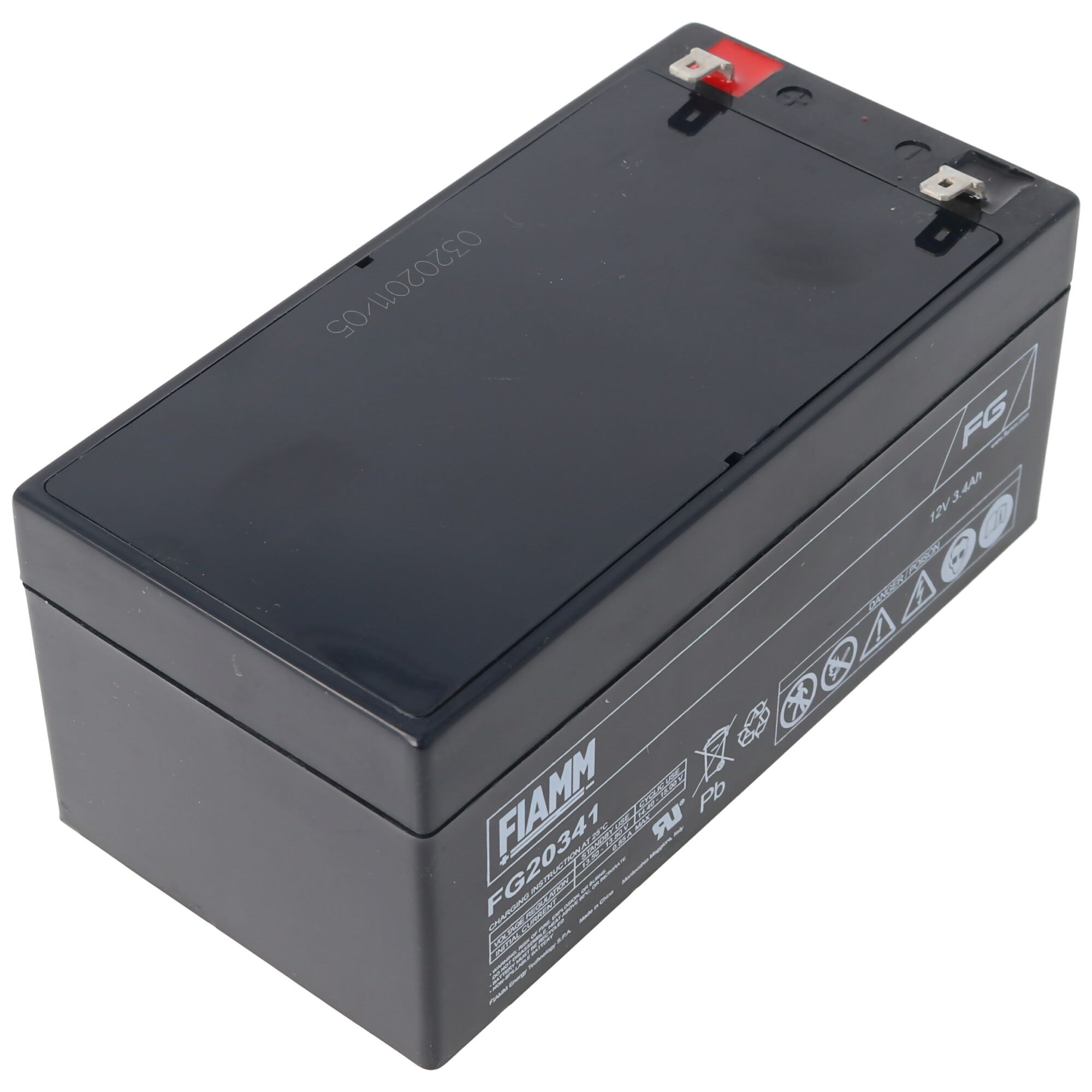Een rechthoekige zwarte batterij met witte tekst en markeringen.