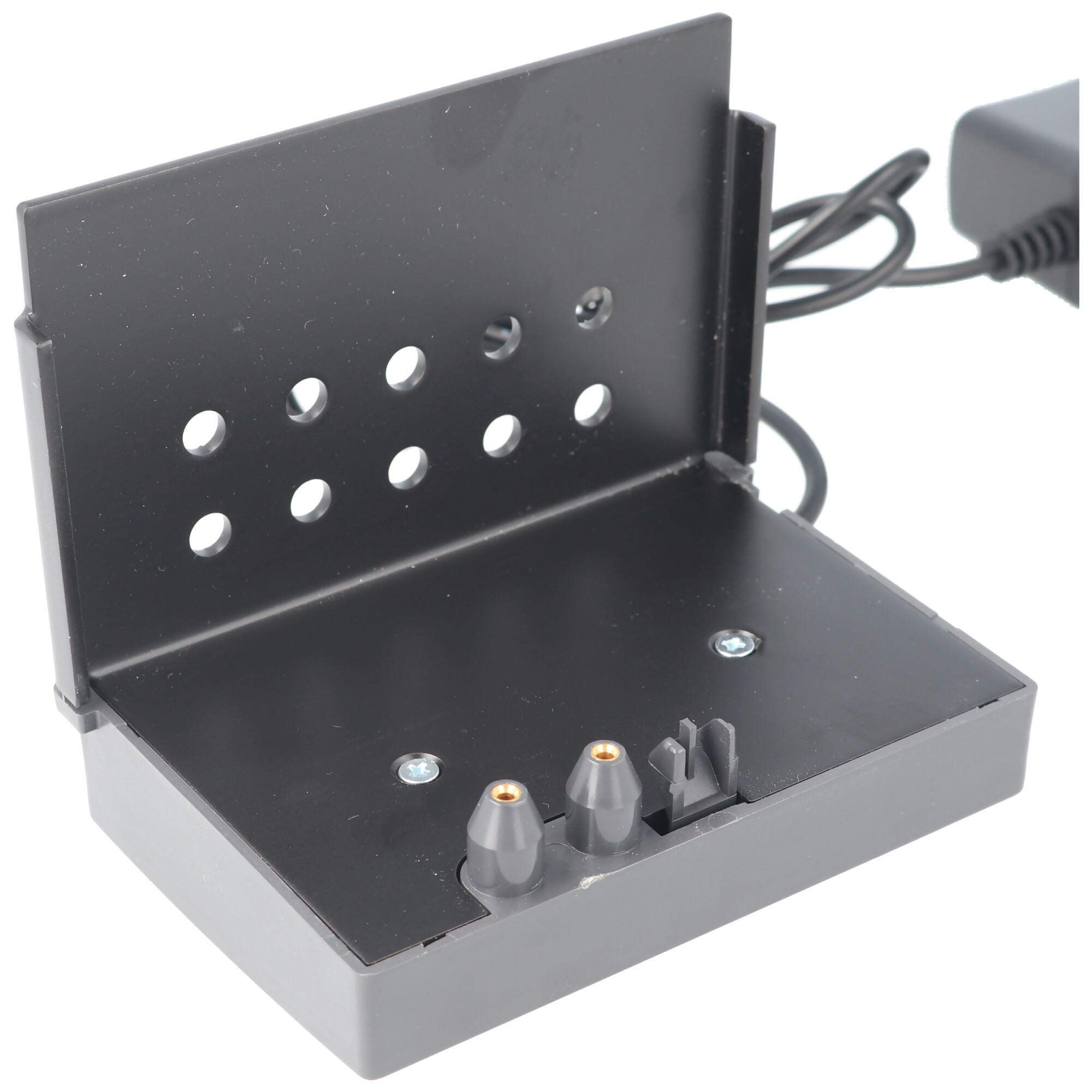 Eine schwarze und graue elektronische Komponente mit zwei grauen Steckern und einem Netzkabel.