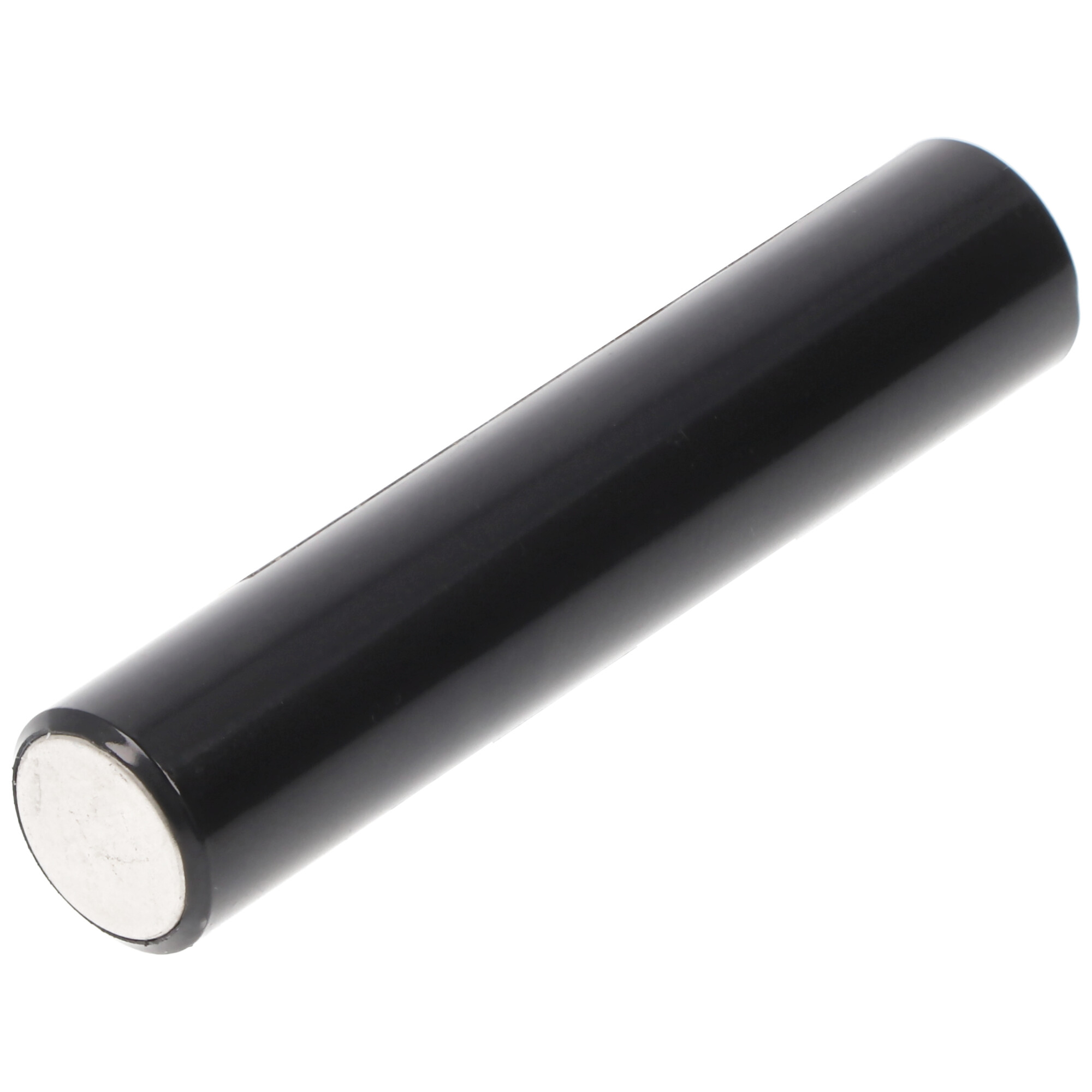 Eine schwarze zylindrische Batterie.