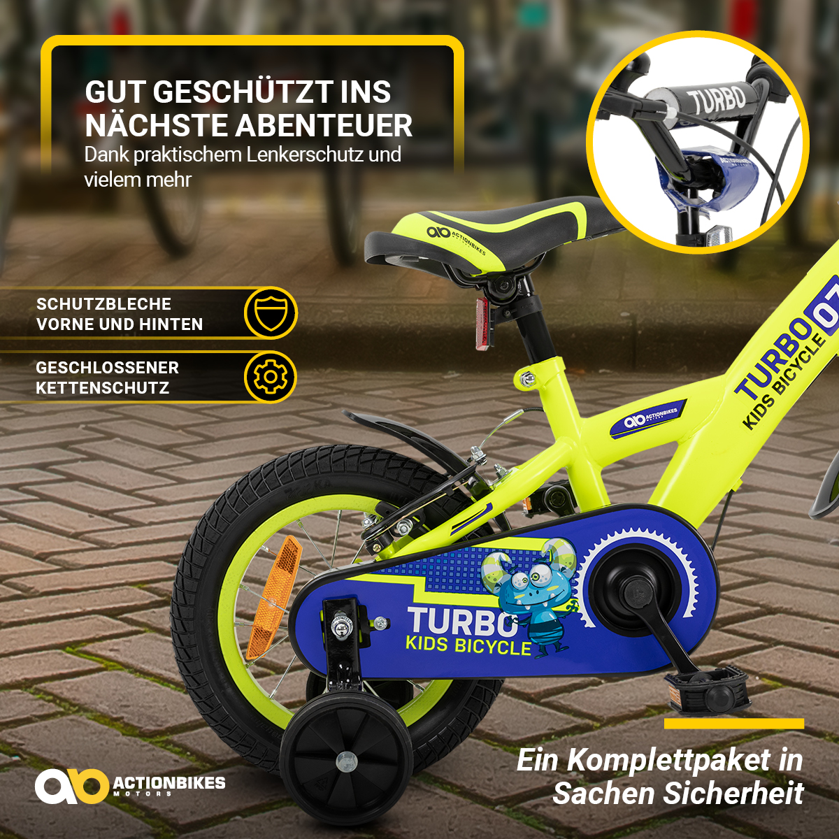 Gelbes und blaues Kinderfahrrad. Das Fahrrad hat einen blauen Kettenschutz und Stützräder.