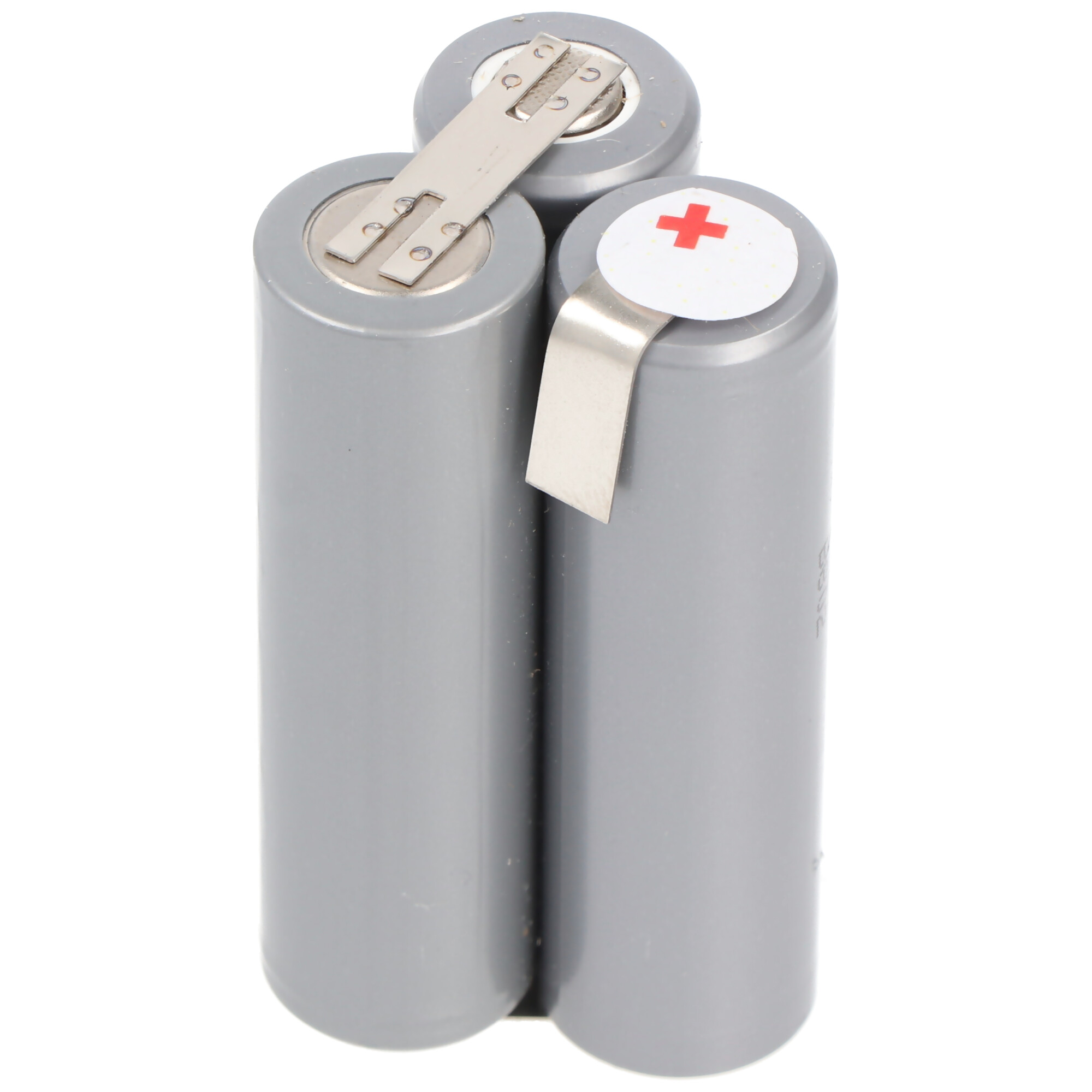 Drei zylindrische Batterien, die mit einem Metallstreifen verbunden sind, mit einem roten Pluszeichen.