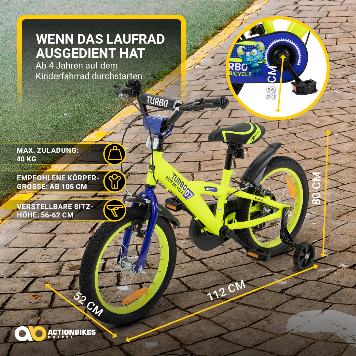 Ein grün-gelbes Kinderfahrrad mit Stützrädern auf strukturiertem Untergrund.