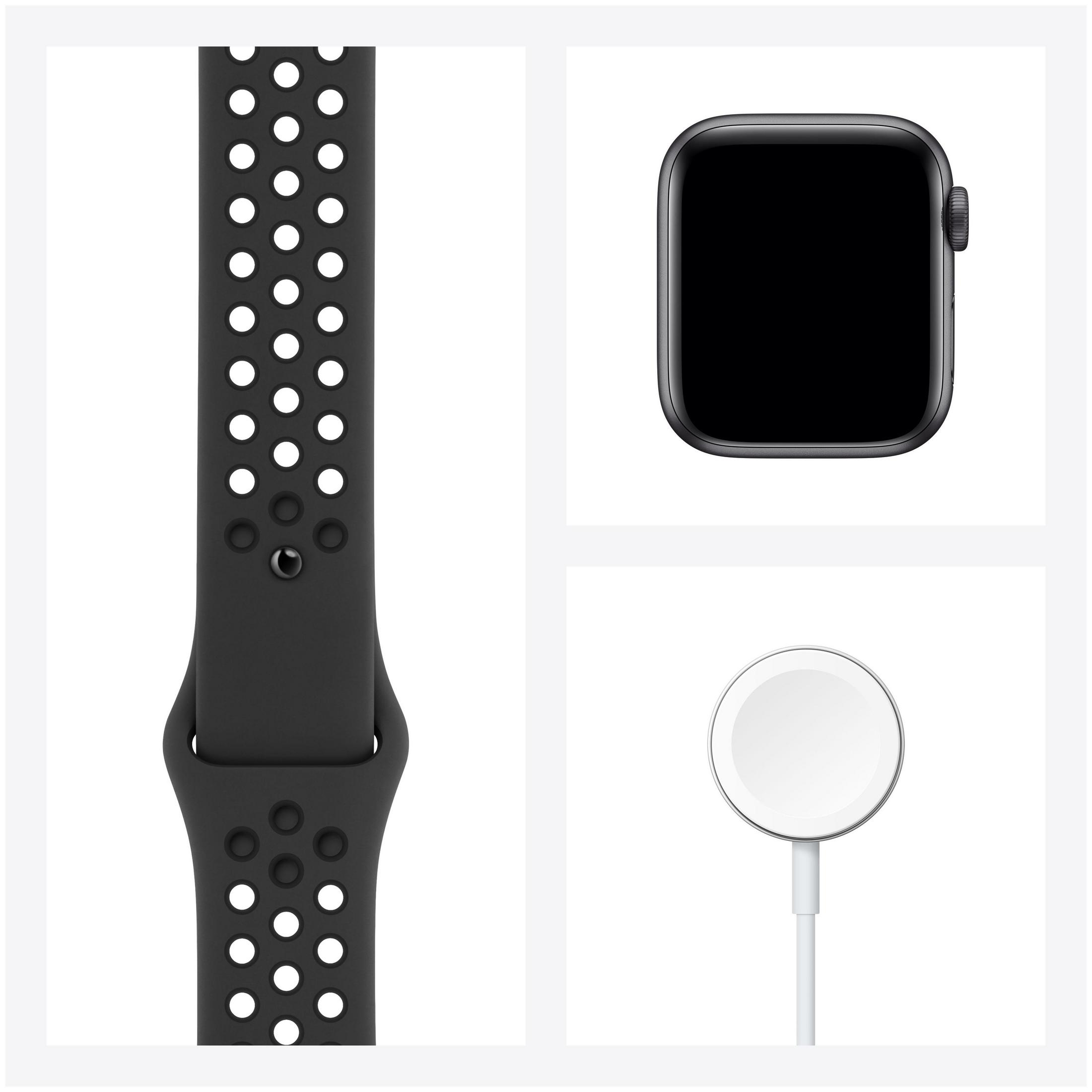 Schwarzes Apple Watch Armband mit Löchern, Apple Watch mit schwarzem Bildschirm, weißes Ladegerät.