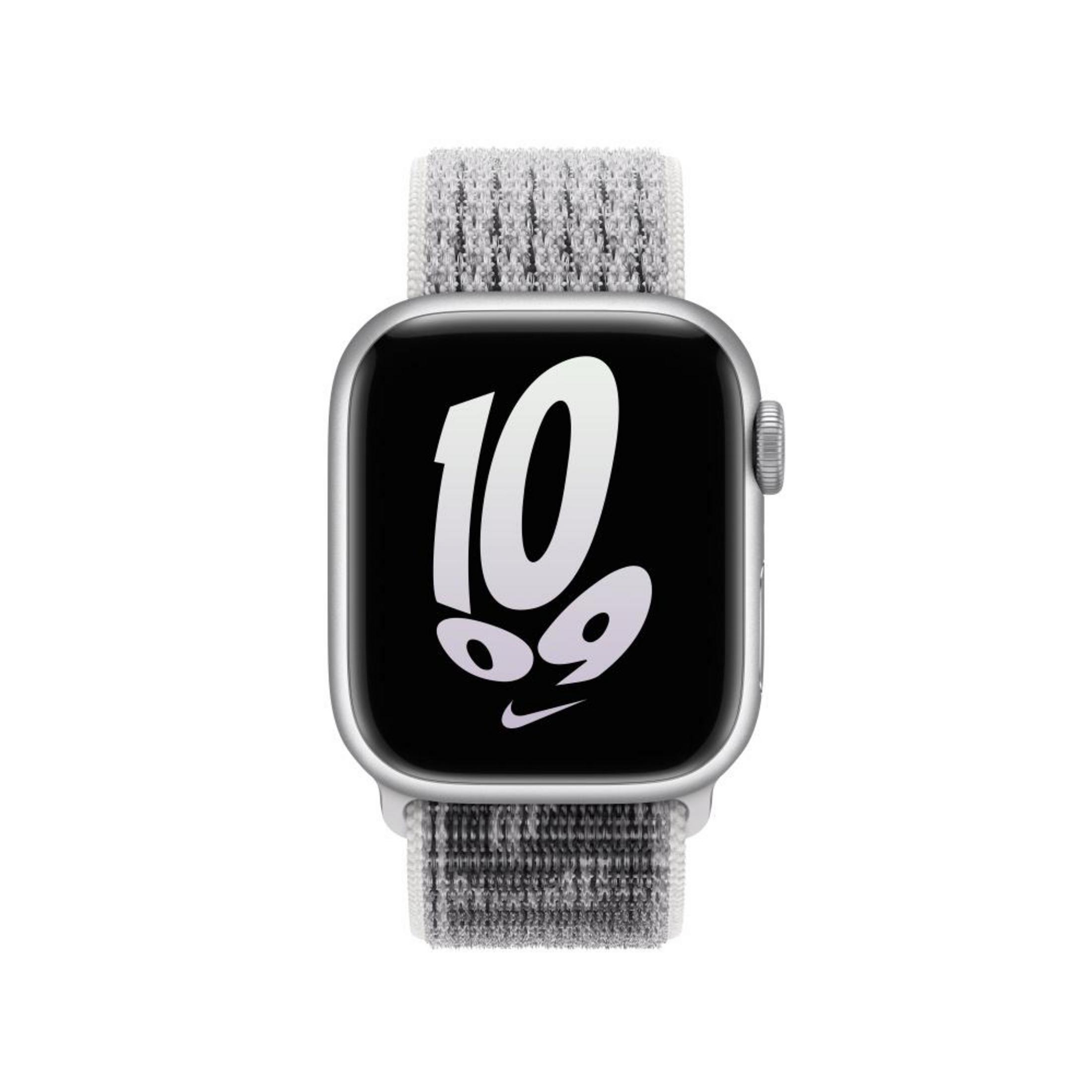Apple Watch argentée avec bracelet sport gris, affichant le chiffre 10 sur écran noir.