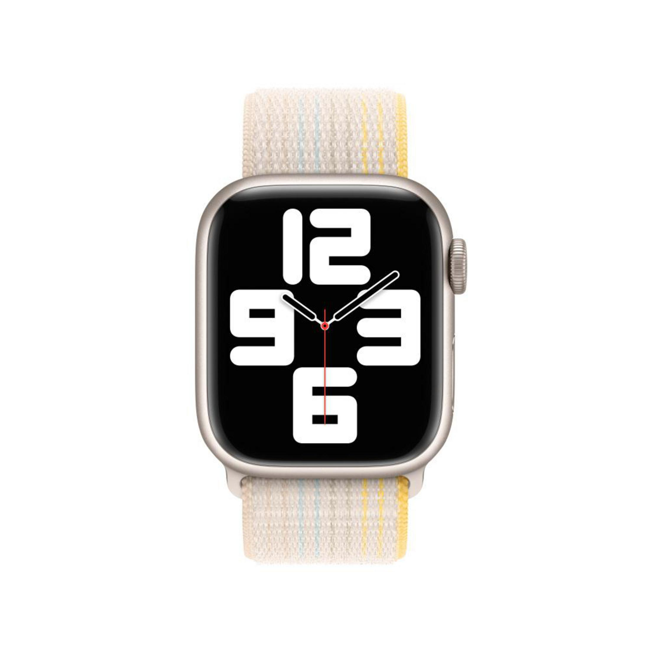 Silberne Apple Watch mit cremefarbenem Armband. Die Uhr zeigt die Uhrzeit an.